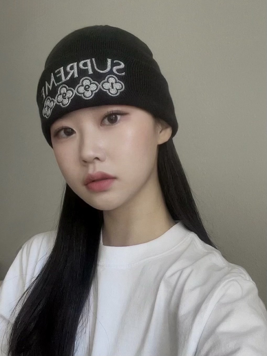 Supreme Glitter Beanie Black - 21FW 착용 스타일