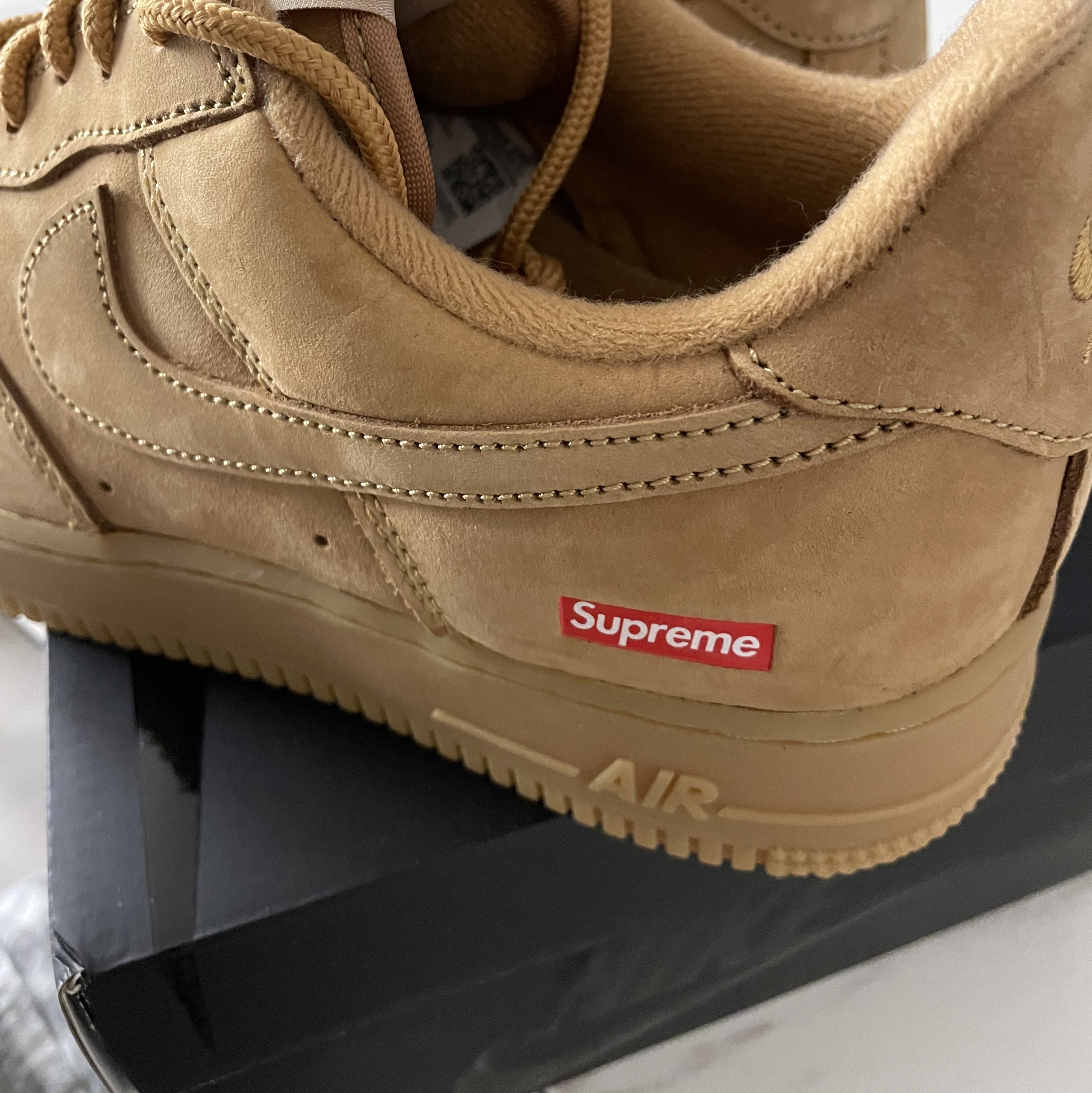 Nike x Supreme Air Force 1 Low Flax 착용 스타일 - 2