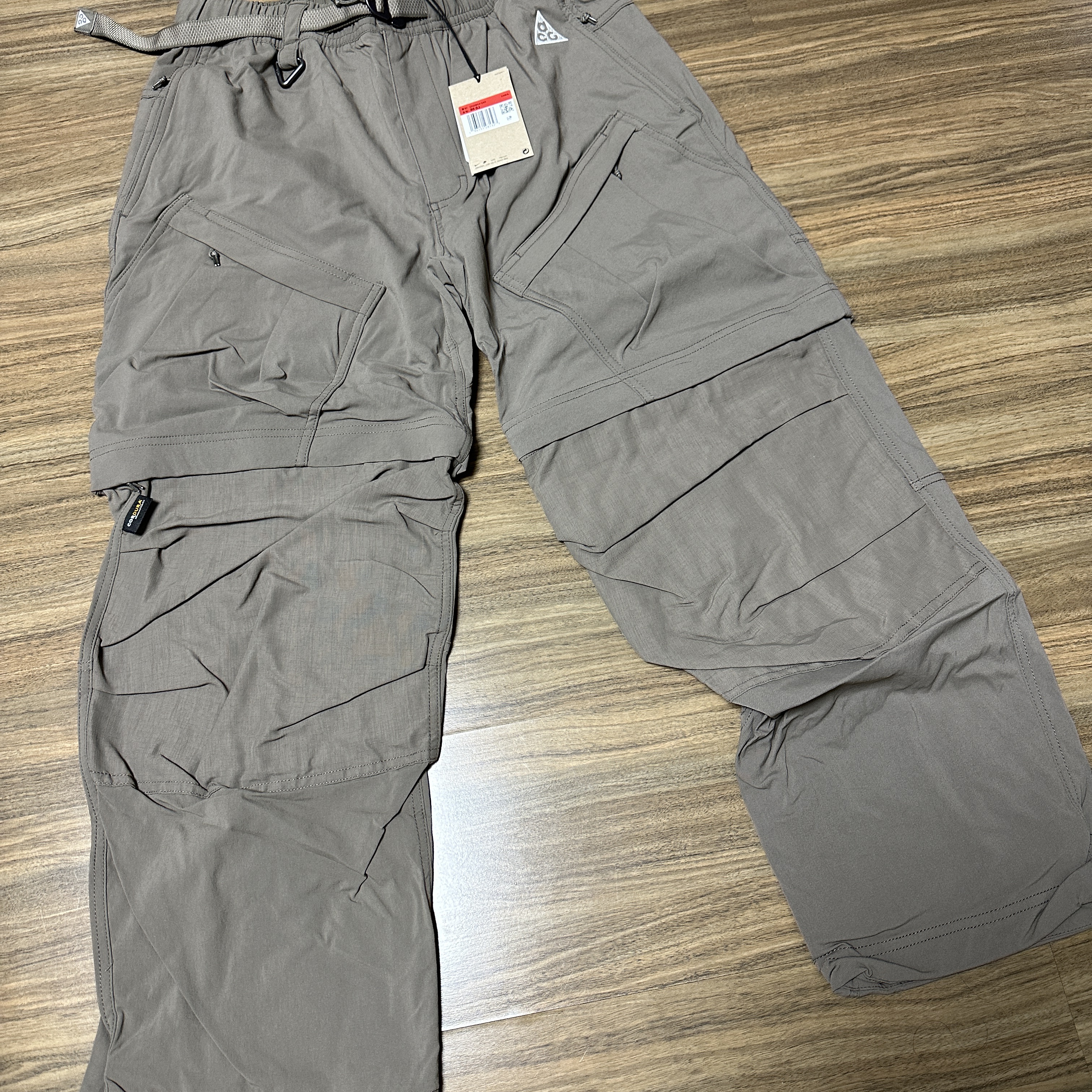 Nike ACG Smith Summit Cargo Pants Olive Grey - Asia, Nike ACG Heritage 86 Cap Black Light Smoke Grey 착용 스타일 - 1
