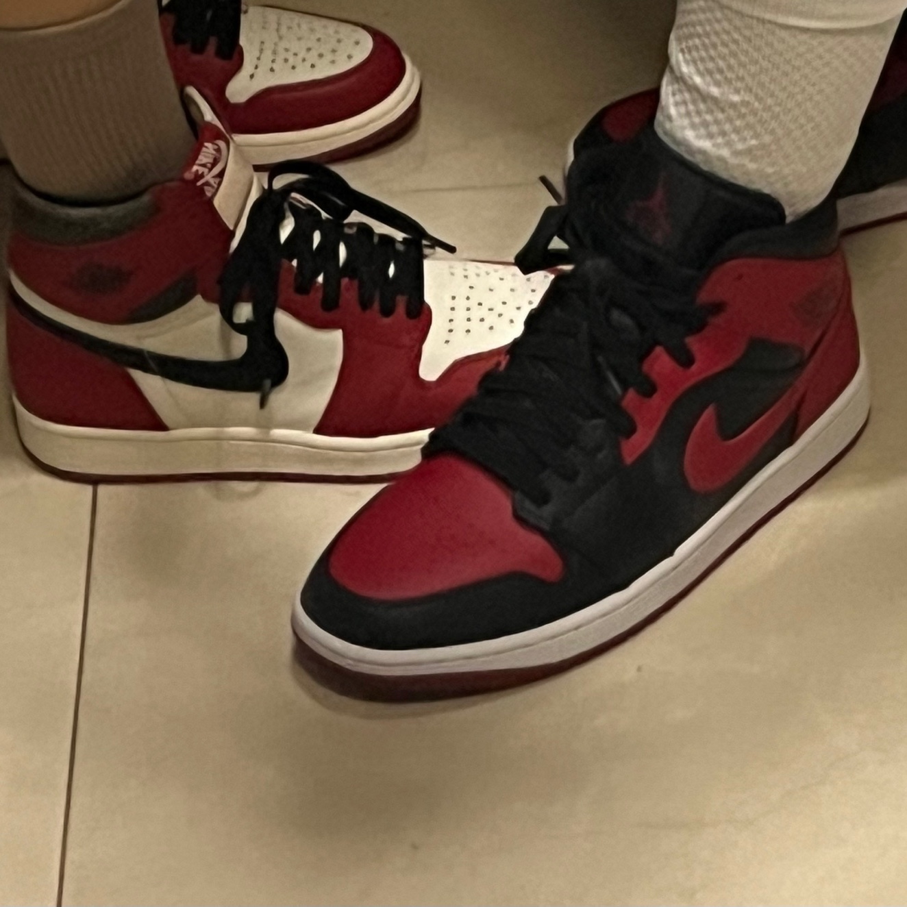 Jordan 1 Mid Bred Banned 2020, Jordan 1 Retro High OG Chicago 2022 착용 스타일