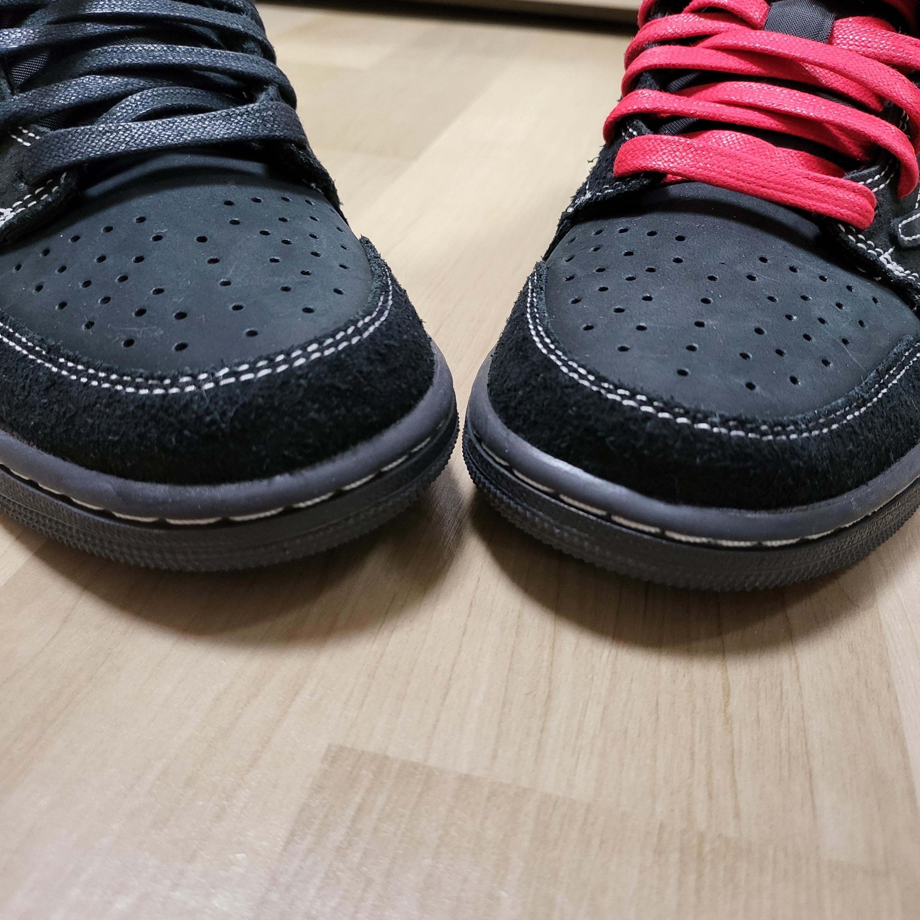 Jordan 1 x Travis Scott Retro Low OG SP Black Phantom 착용 스타일 - 2