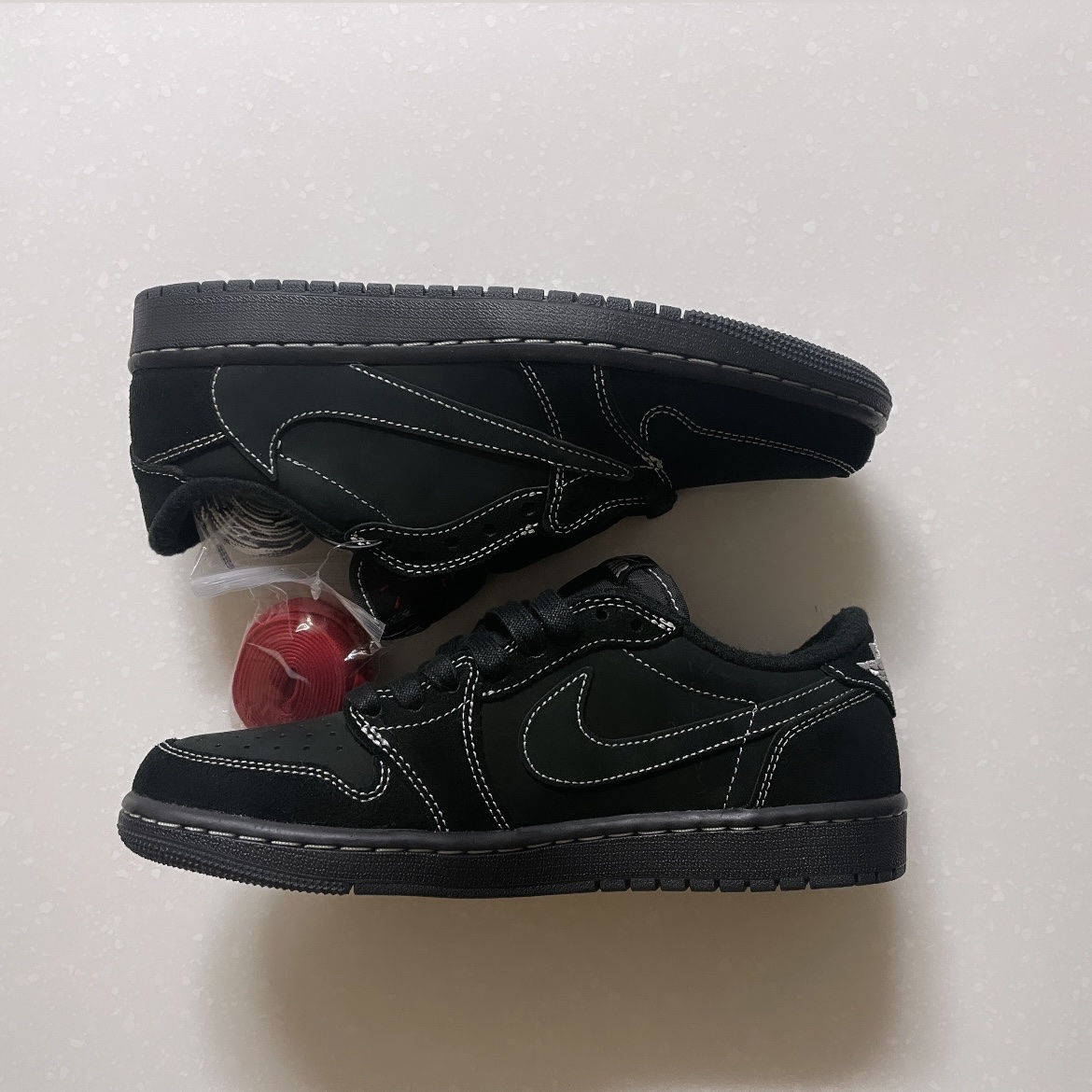 Jordan 1 x Travis Scott Retro Low OG SP Black Phantom 착용 스타일