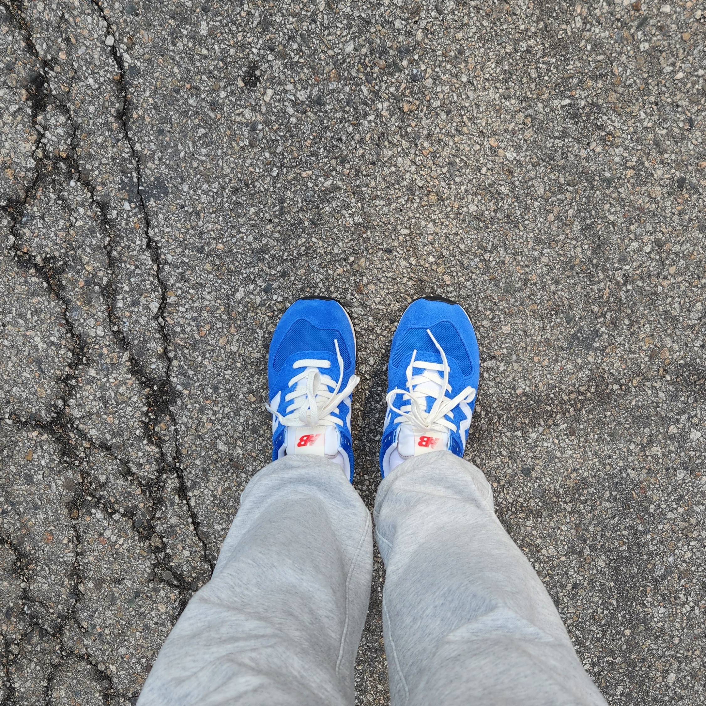 New Balance 574 Heritage Blue White 착용 스타일 - 1