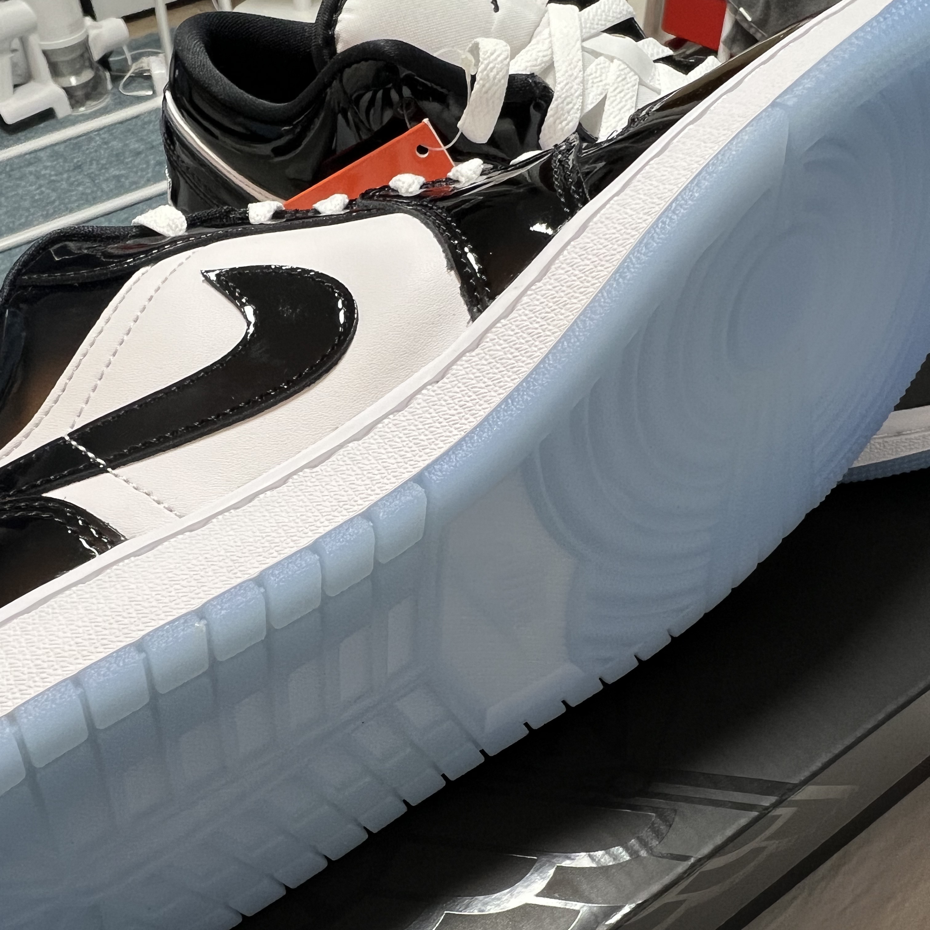 Jordan 1 Low SE Concord 착용 스타일 - 3