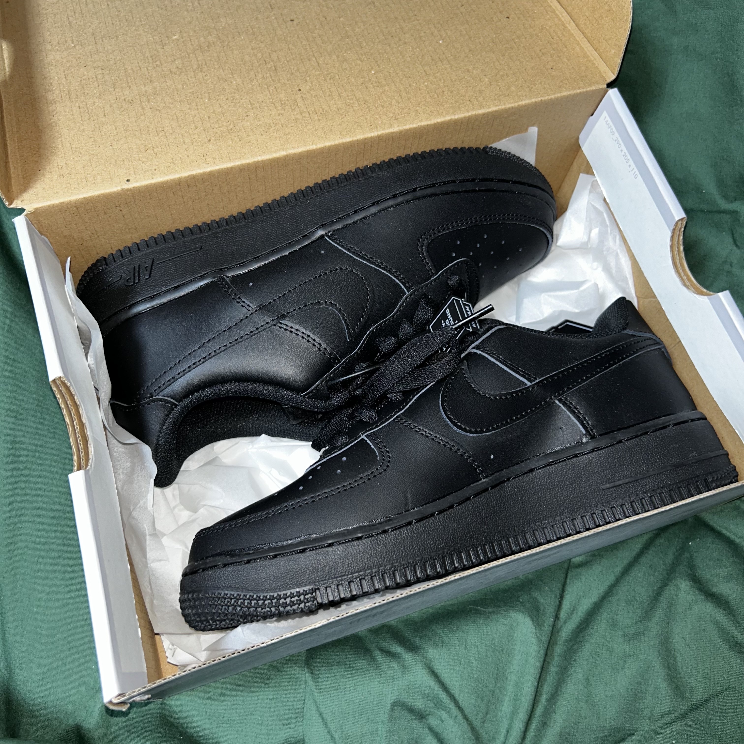 (GS) Nike Air Force 1 LE Black 착용 스타일 - 1