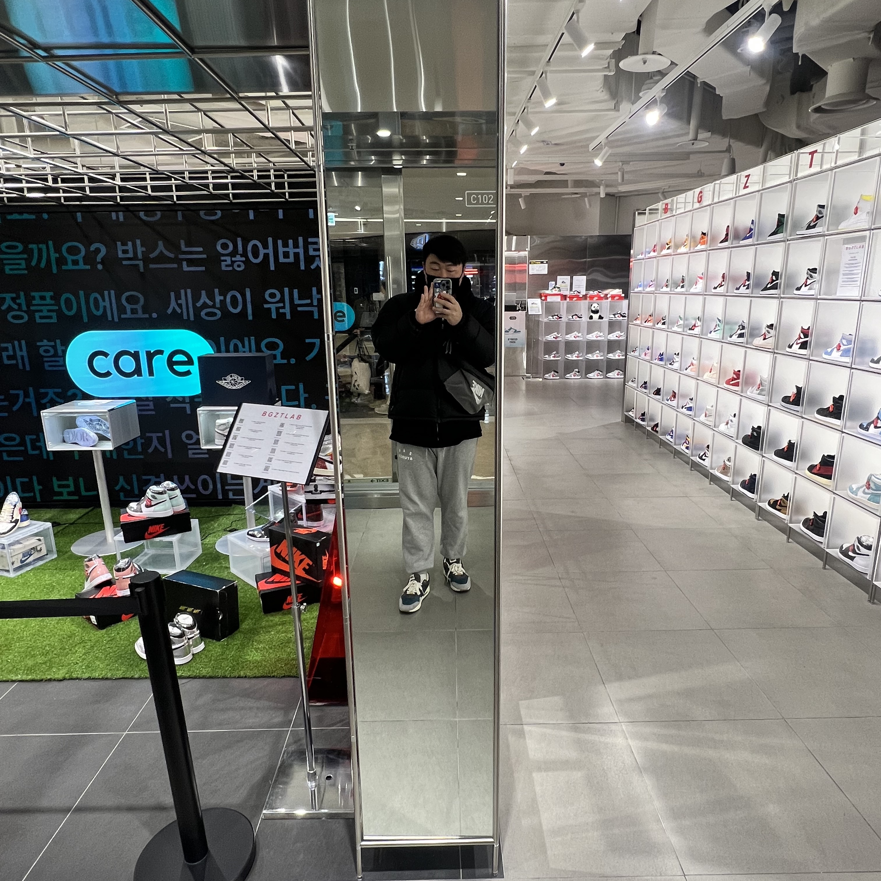 Nike x Kasina Air Max 1 SP Won-Ang Particle Grey, The North Face 1996 Eco Nuptse Jacket Black 착용 스타일 - 1