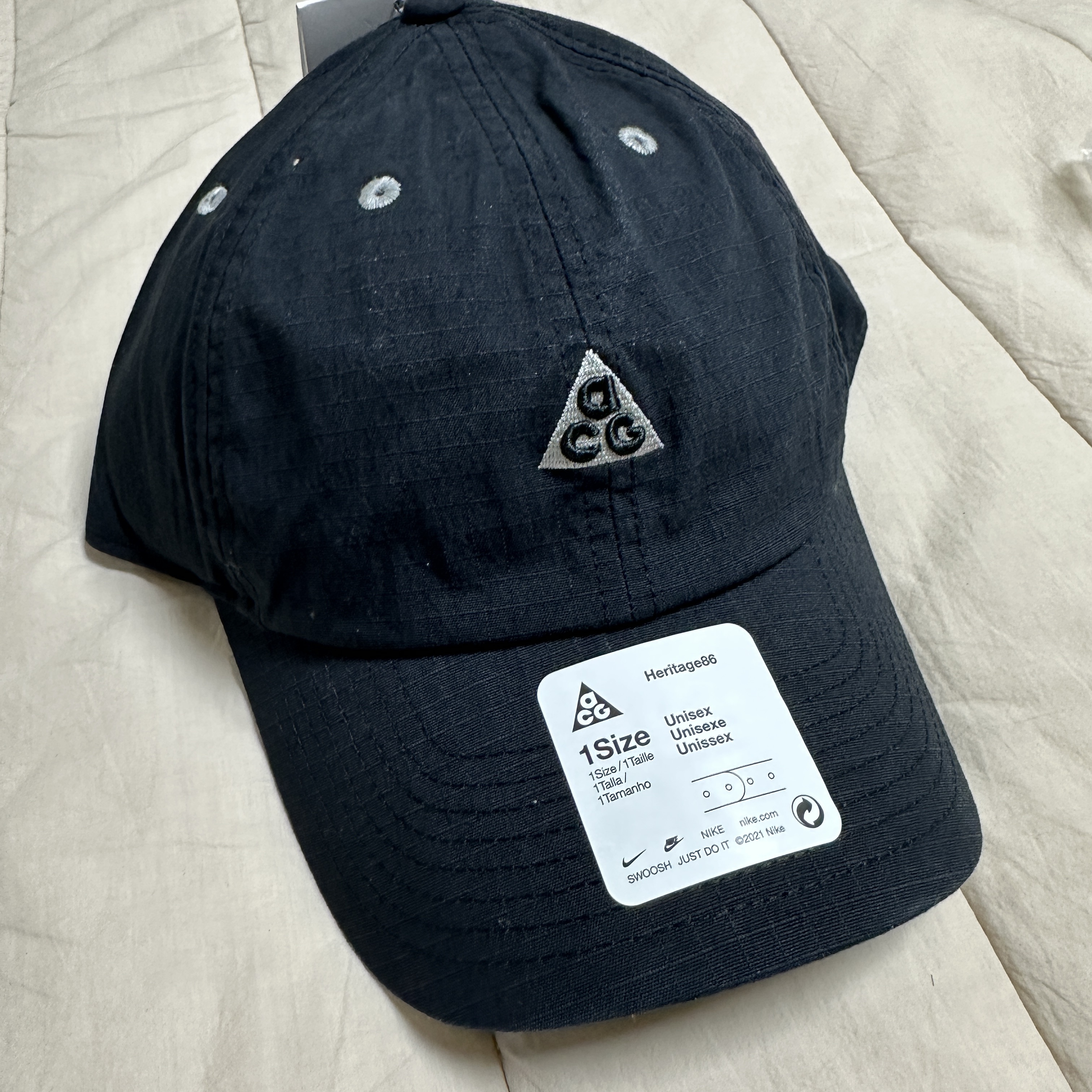 Nike ACG Smith Summit Cargo Pants Olive Grey - Asia, Nike ACG Heritage 86 Cap Black Light Smoke Grey 착용 스타일 - 3