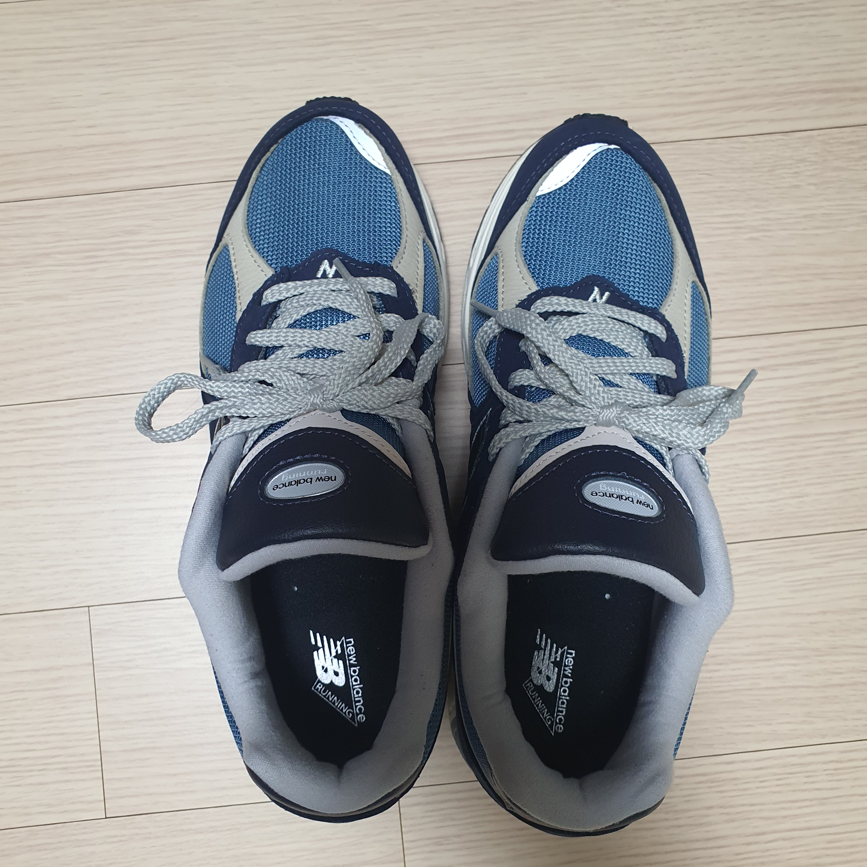 New Balance 2002R Dark Navy 착용 스타일 - 1