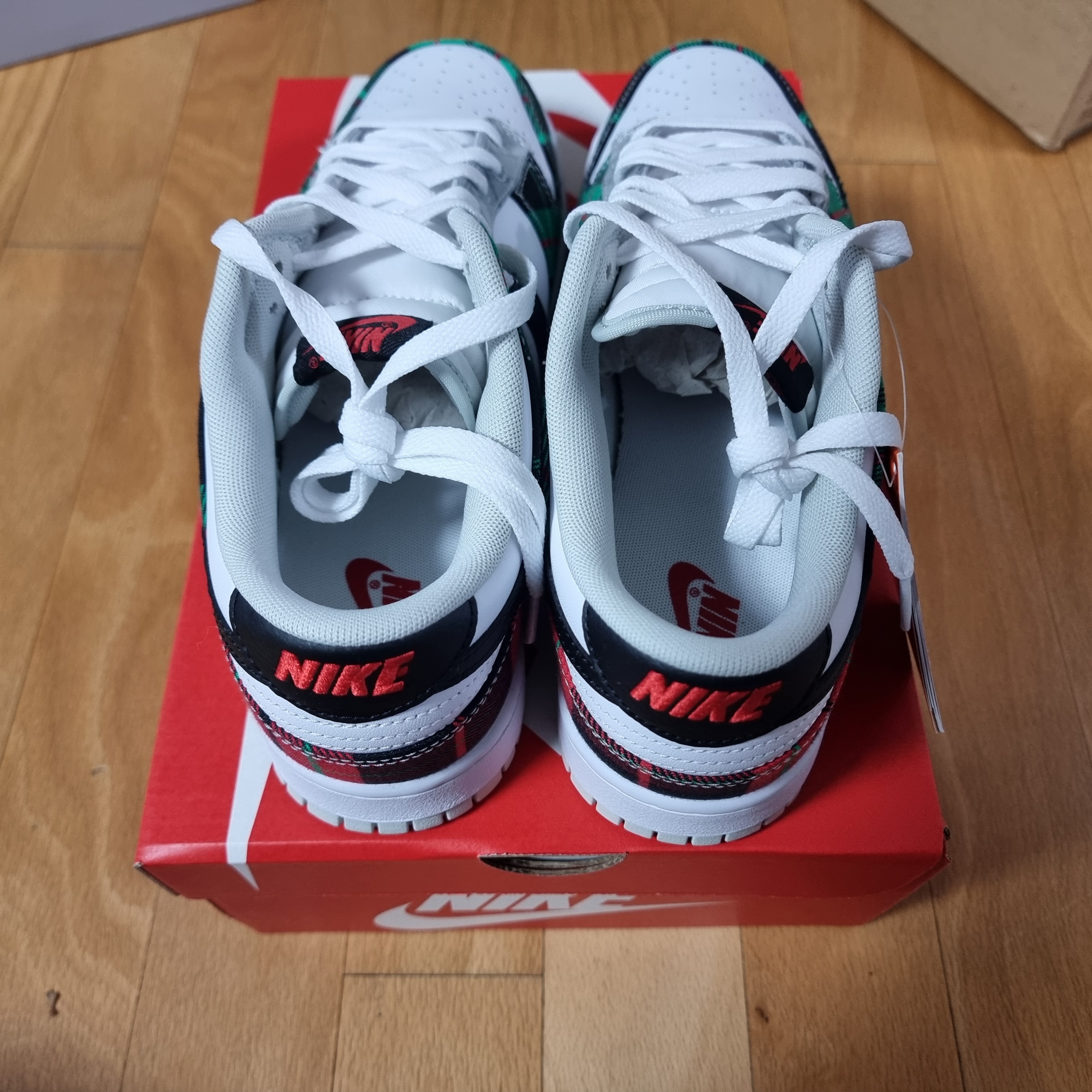 Nike Dunk Low Retro PRM White and Black 착용 스타일 - 3
