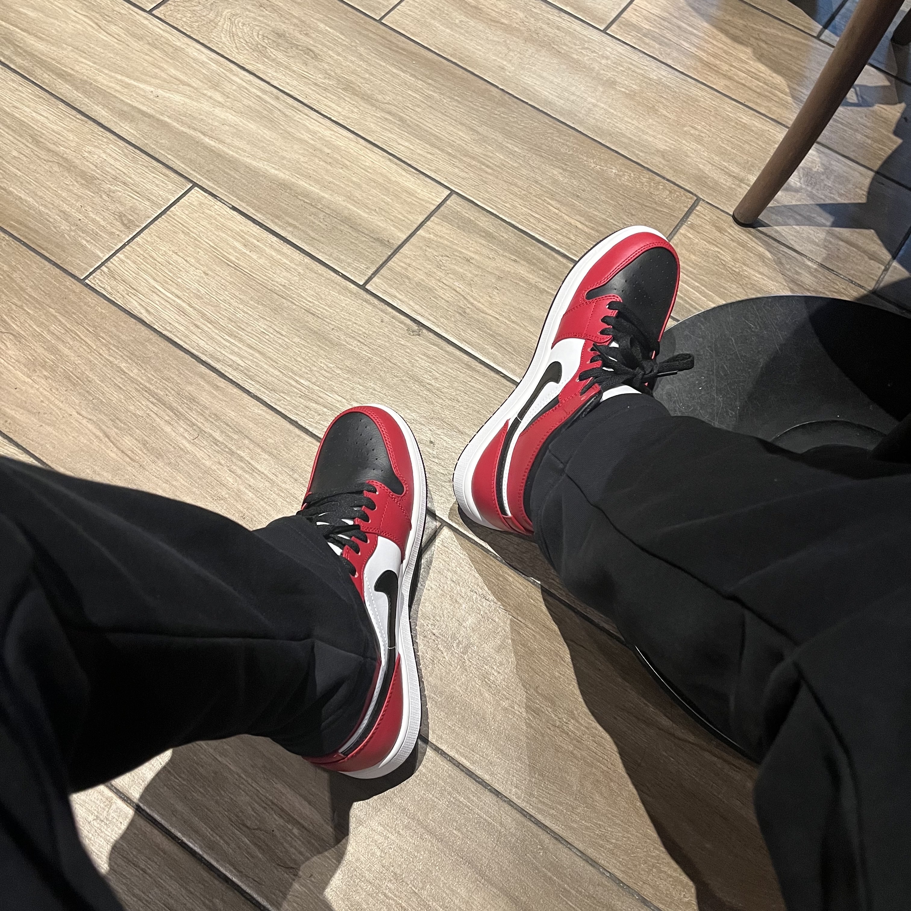 Jordan 1 Mid Chicago Black Toe 착용 스타일