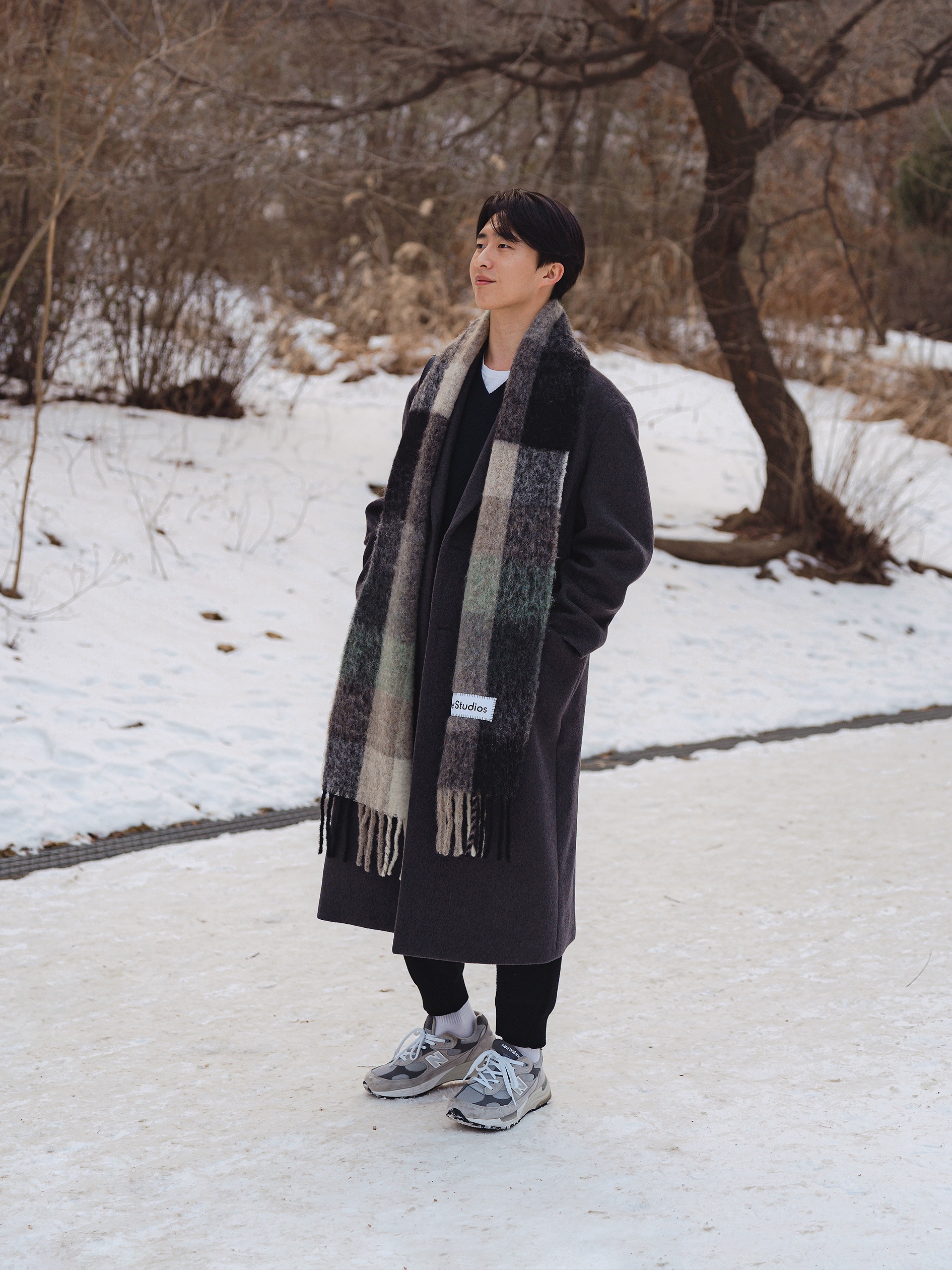 Acne Studios Mohair Check Muffler Grey Green Black, New Balance 992 Made in USA Grey - D Standard 착용 스타일 - 1