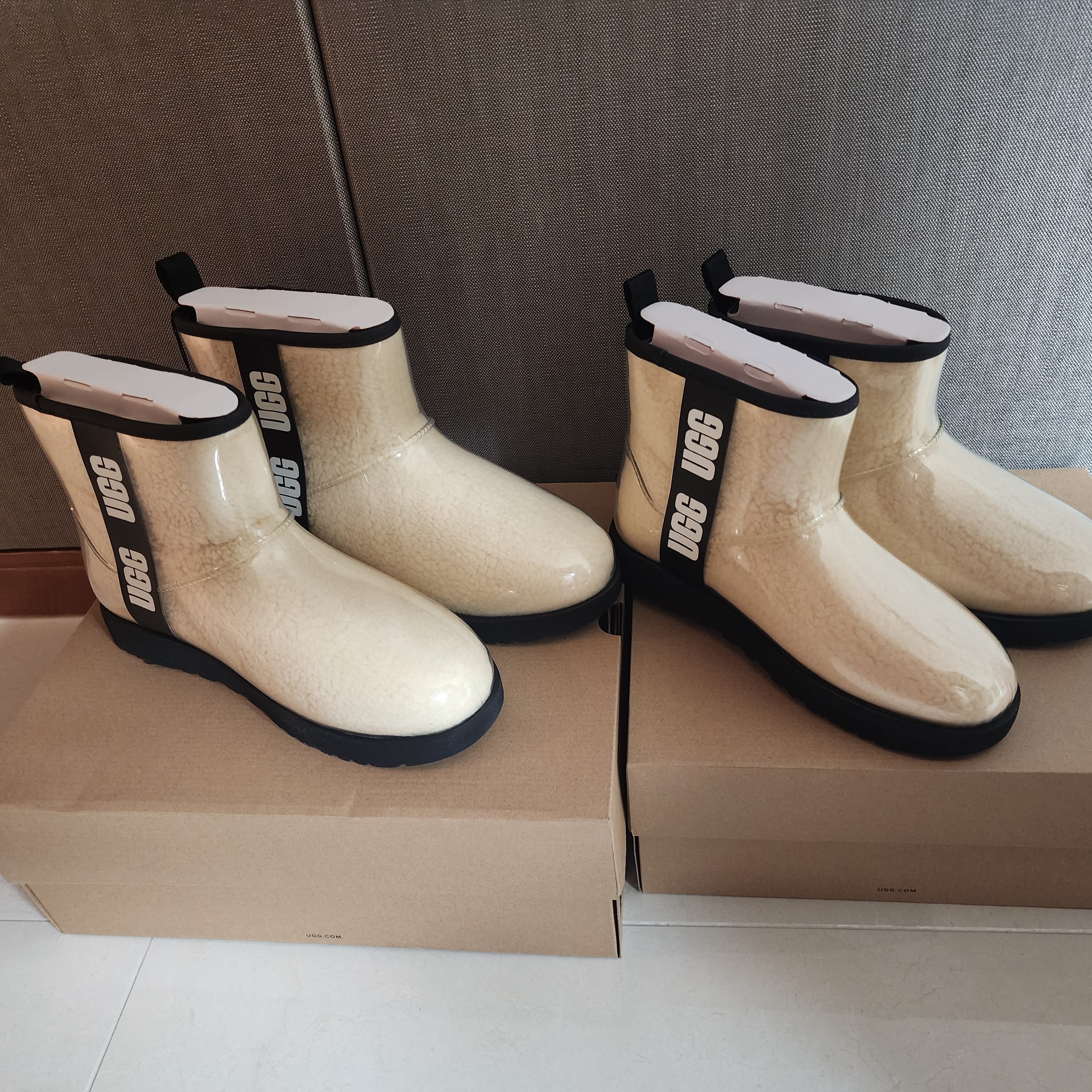 (W) UGG Classic Clear Mini Boots Natural Black 착용 스타일