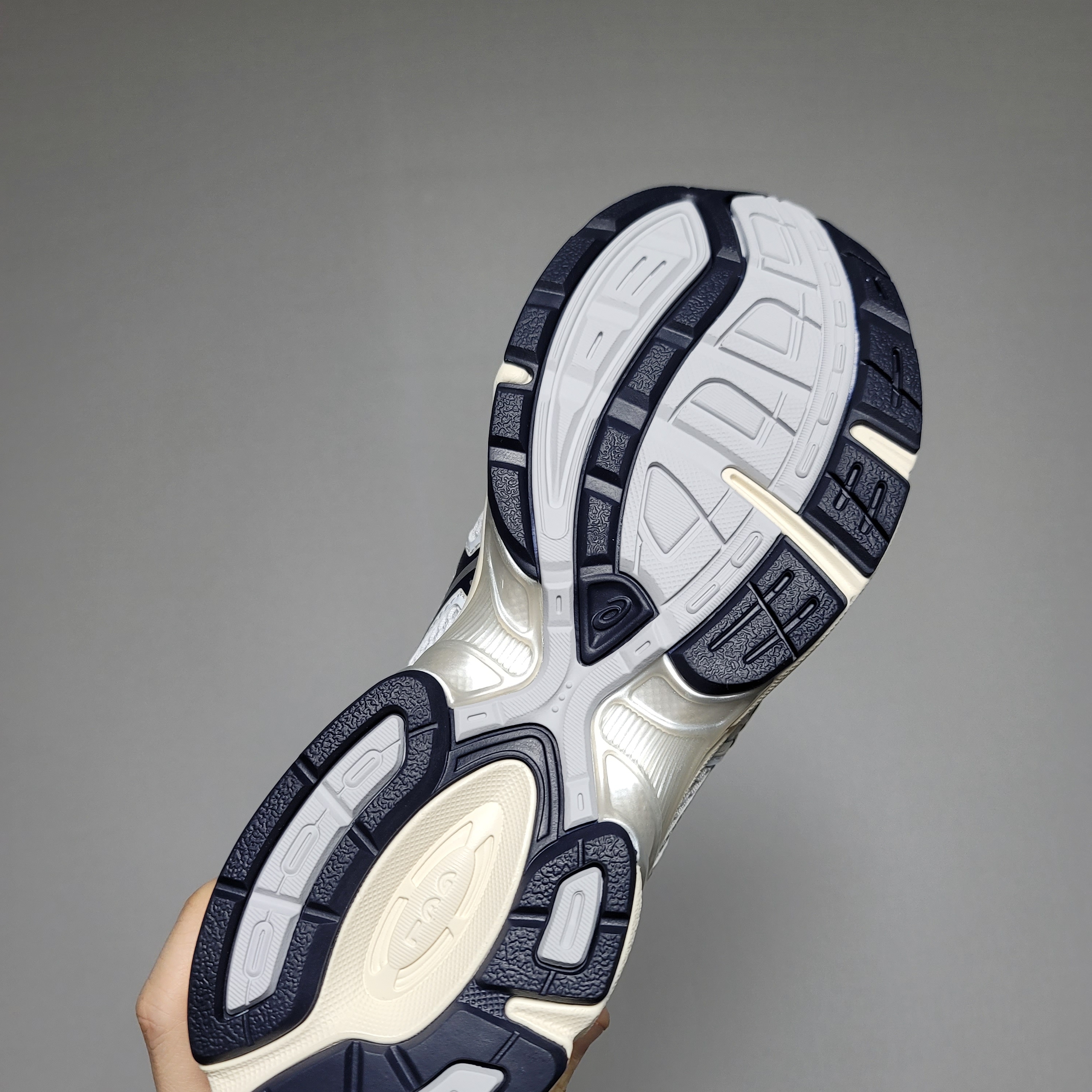 (W) Asics Gel-1130 White Midnight 착용 스타일 - 5