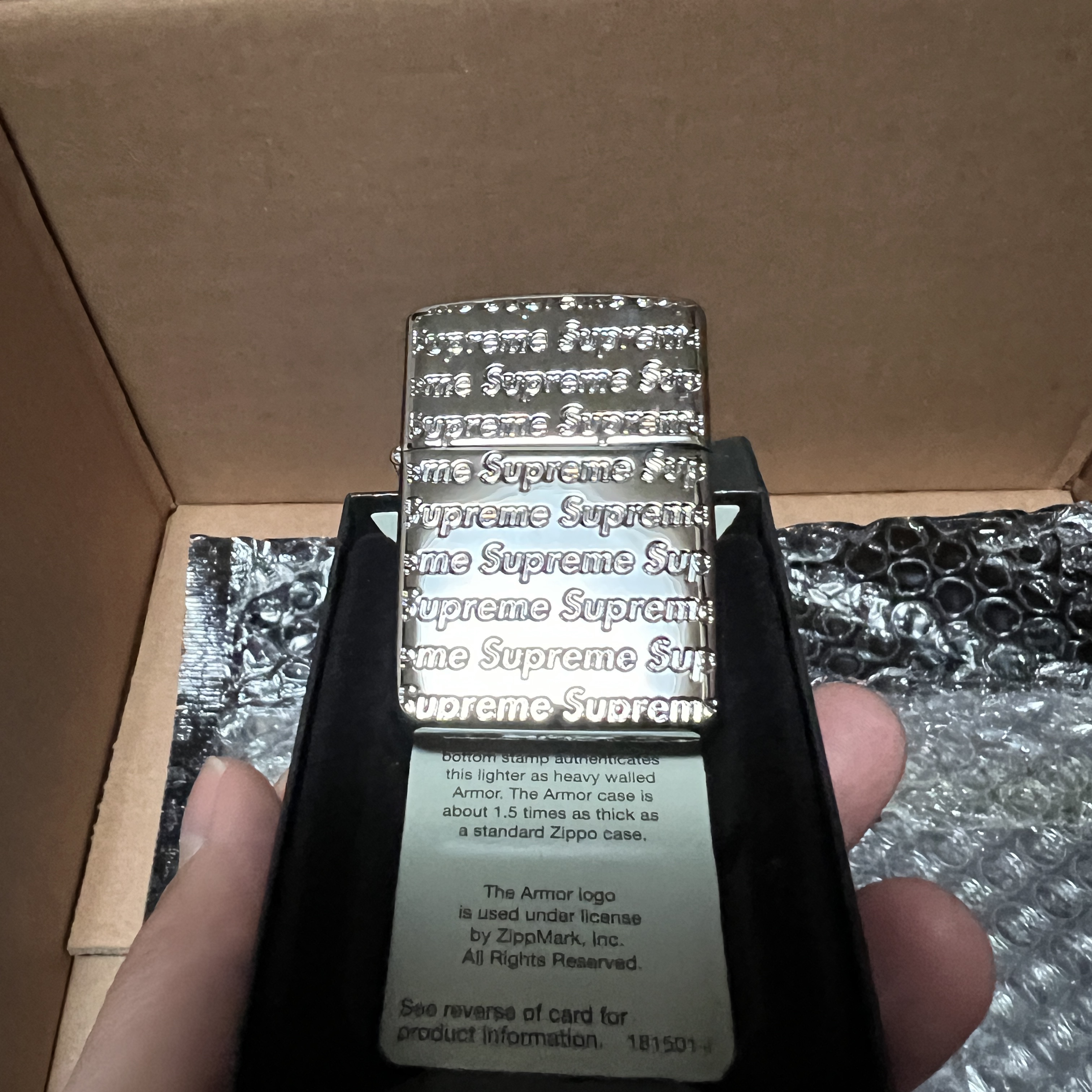 Supreme Repeat Engraved Zippo Silver - 22FW 착용 스타일 - 1
