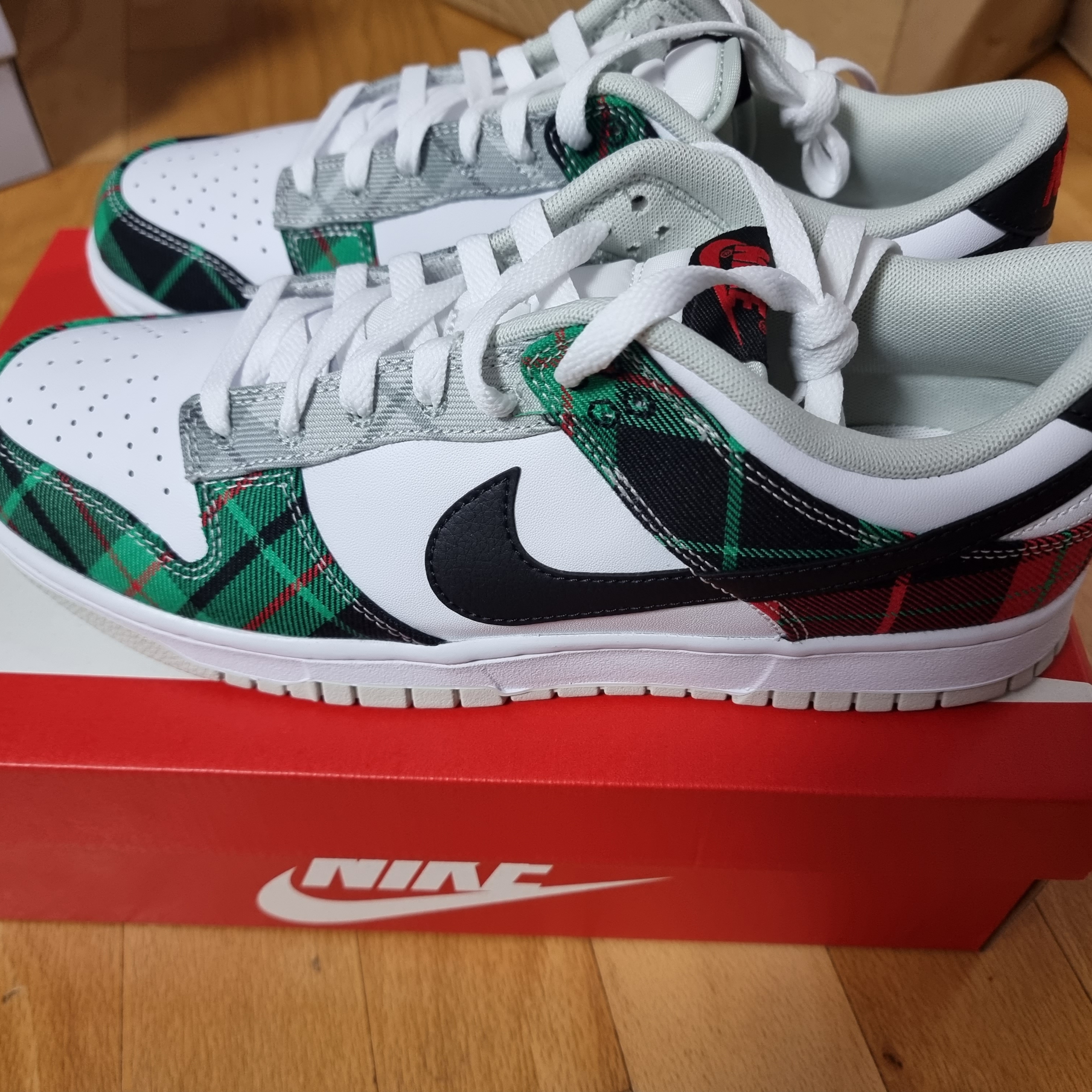 Nike Dunk Low Retro PRM White and Black 착용 스타일 - 2