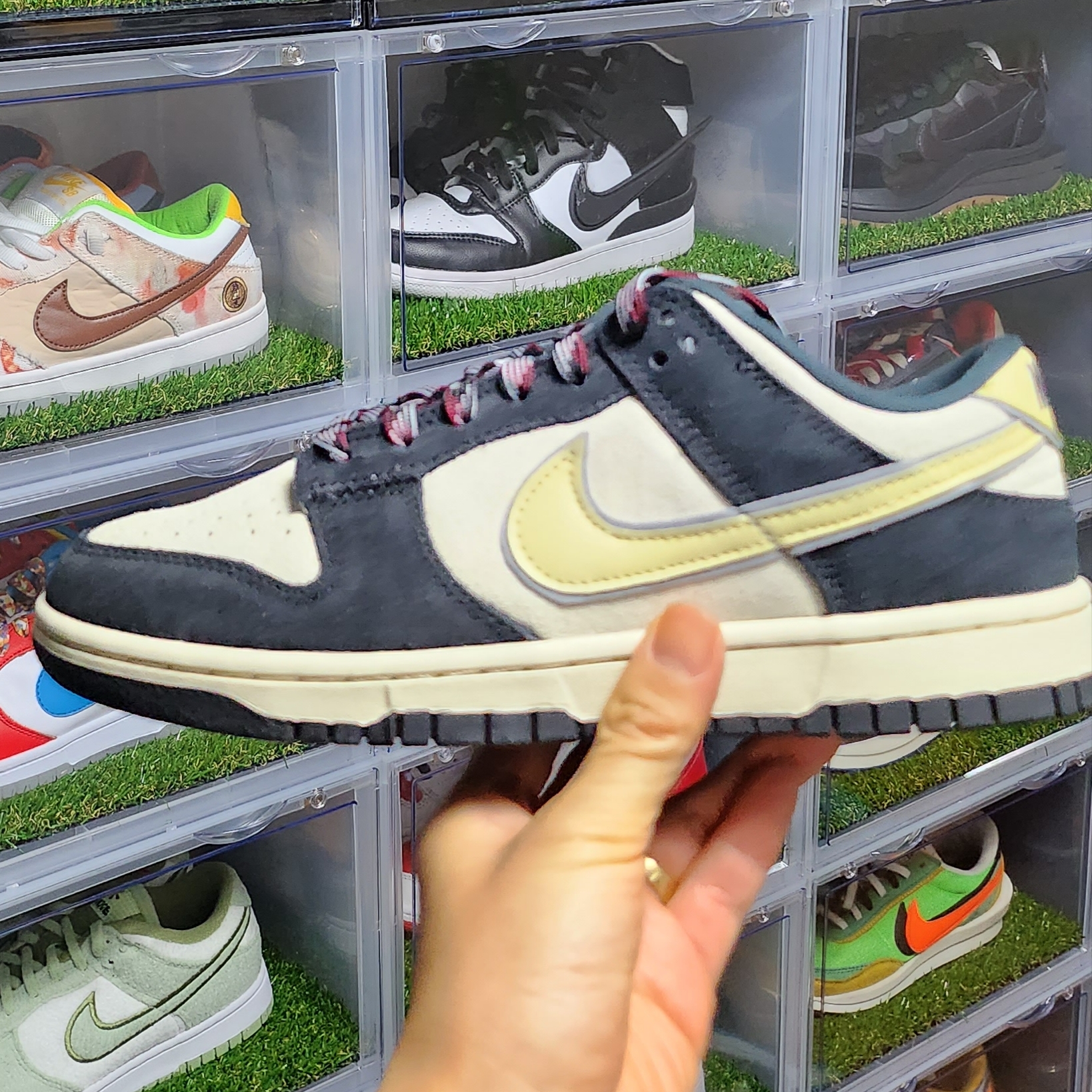 (W) Nike Dunk Low LX Black Suede, (W) Nike Dunk Low LX Pink Foam 착용 스타일 - 1