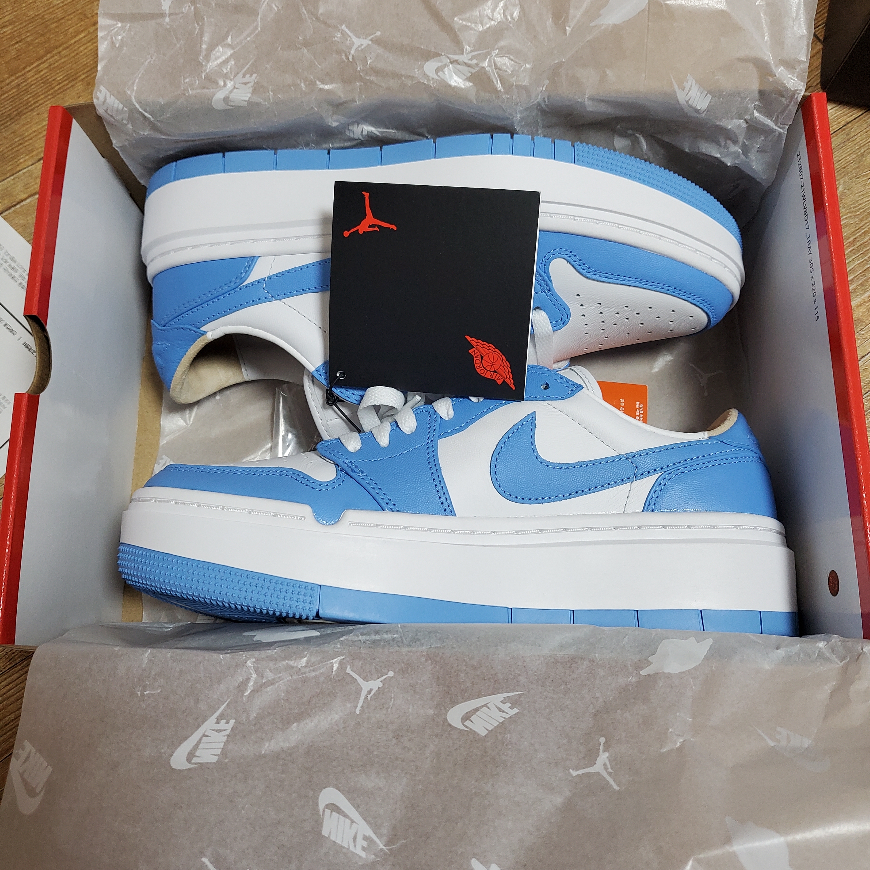 (W) Jordan 1 Elevate Low SE University Blue 착용 스타일 - 1