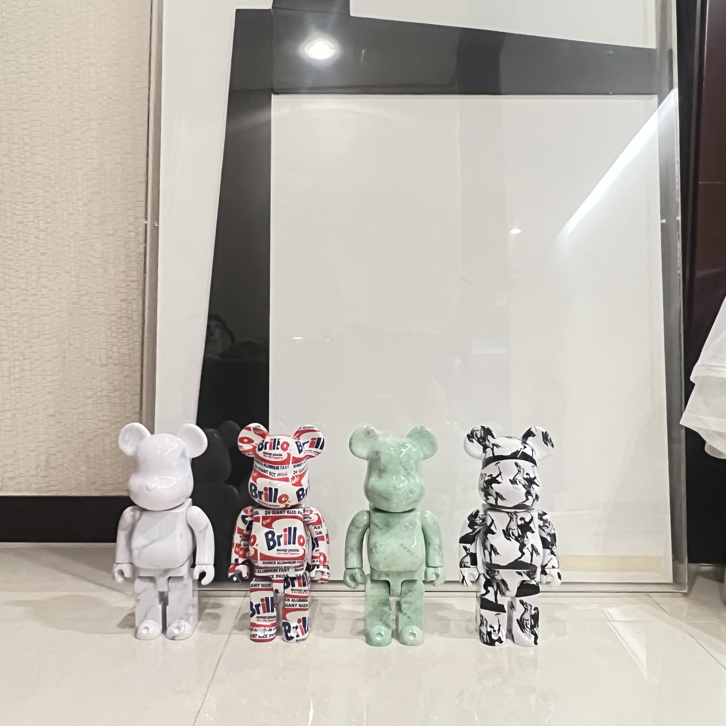 Bearbrick Andy Warhol Brillo 100% & 400% Set 착용 스타일 - 1