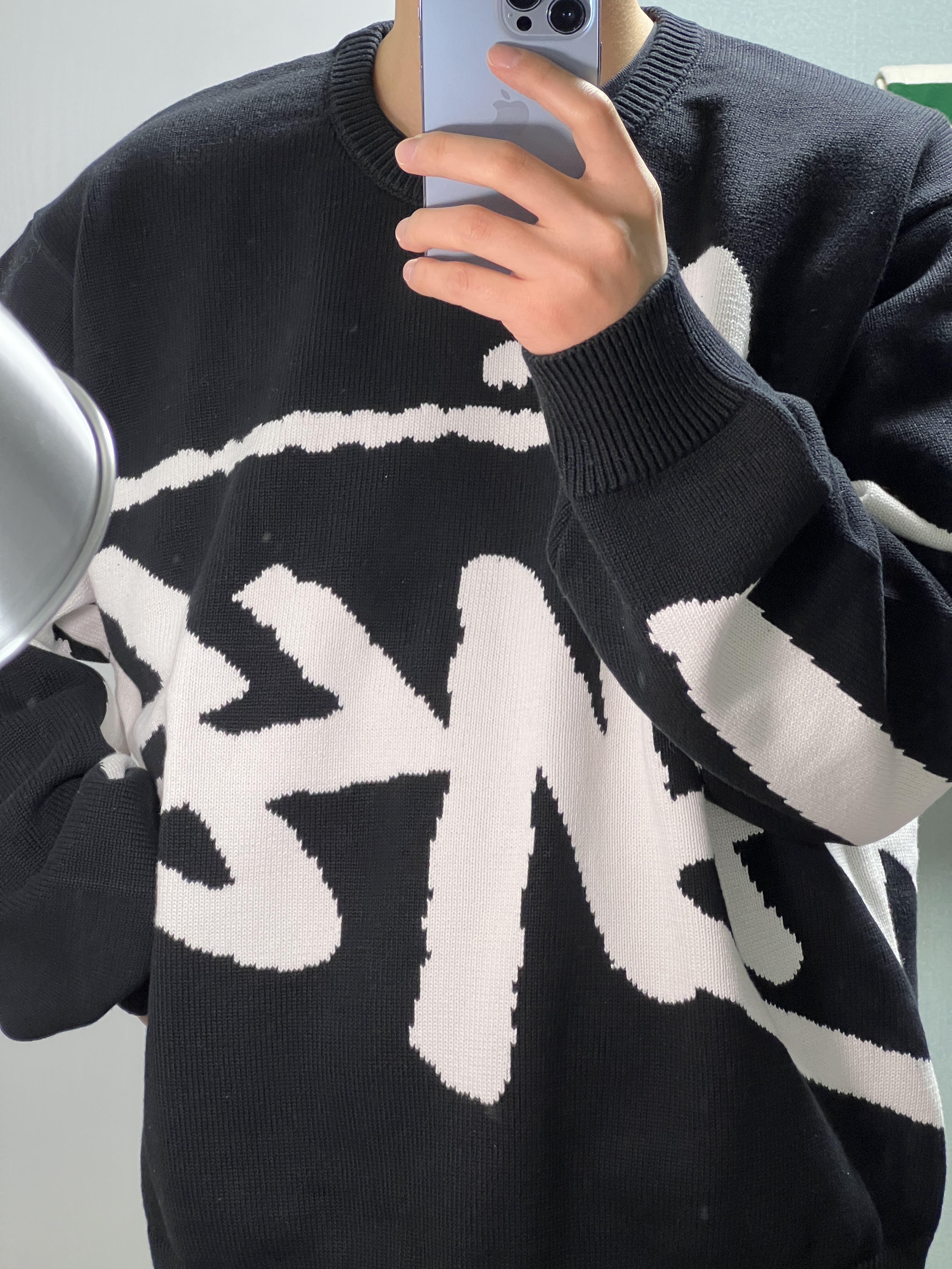 Stussy Stock Sweater Black 착용 스타일 - 2