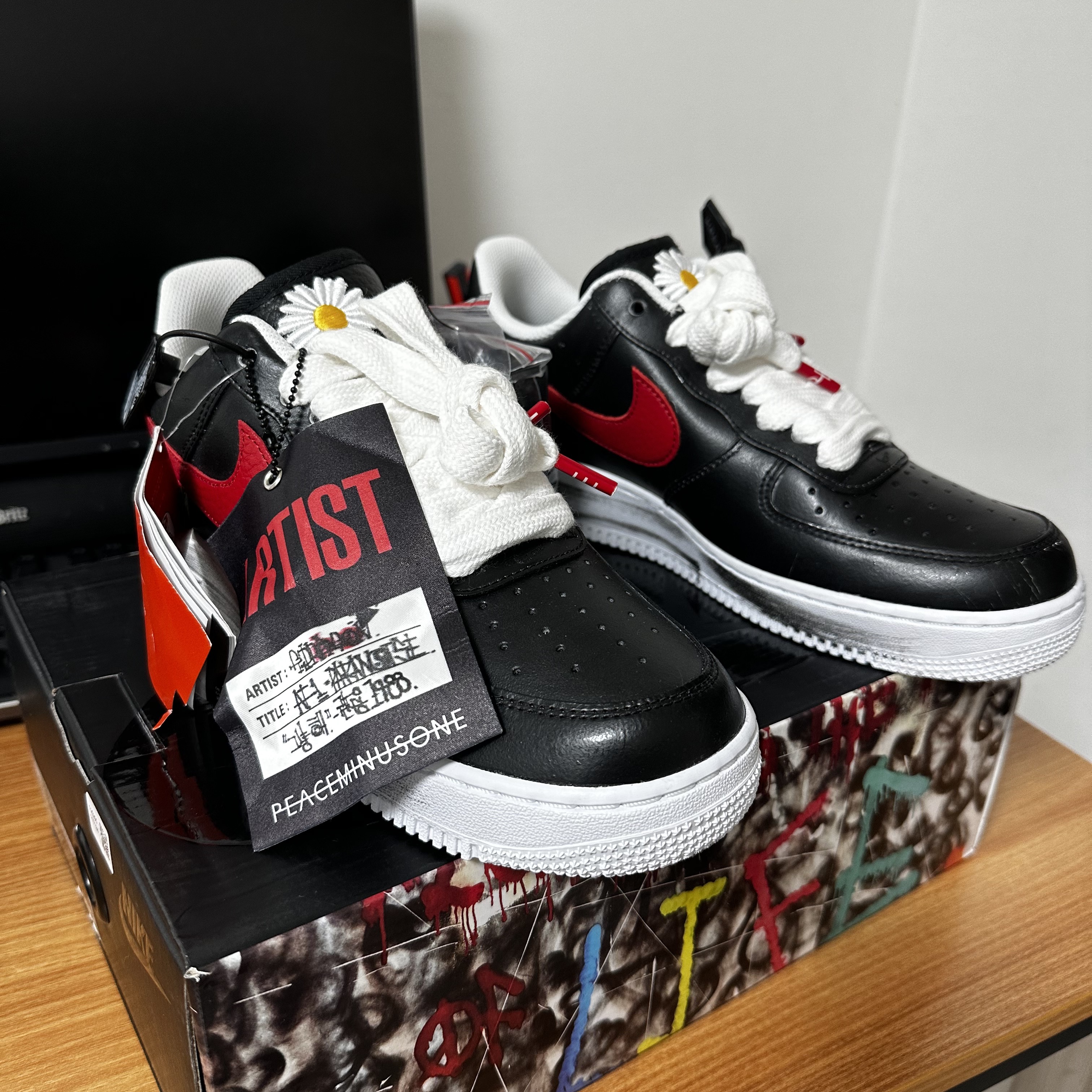 Nike x Peaceminusone Air Force 1 Low Para-Noise - Korea Exclusive, Jordan 1 x Travis Scott x Fragment Retro Low OG SP Military Blue 착용 스타일 - 1