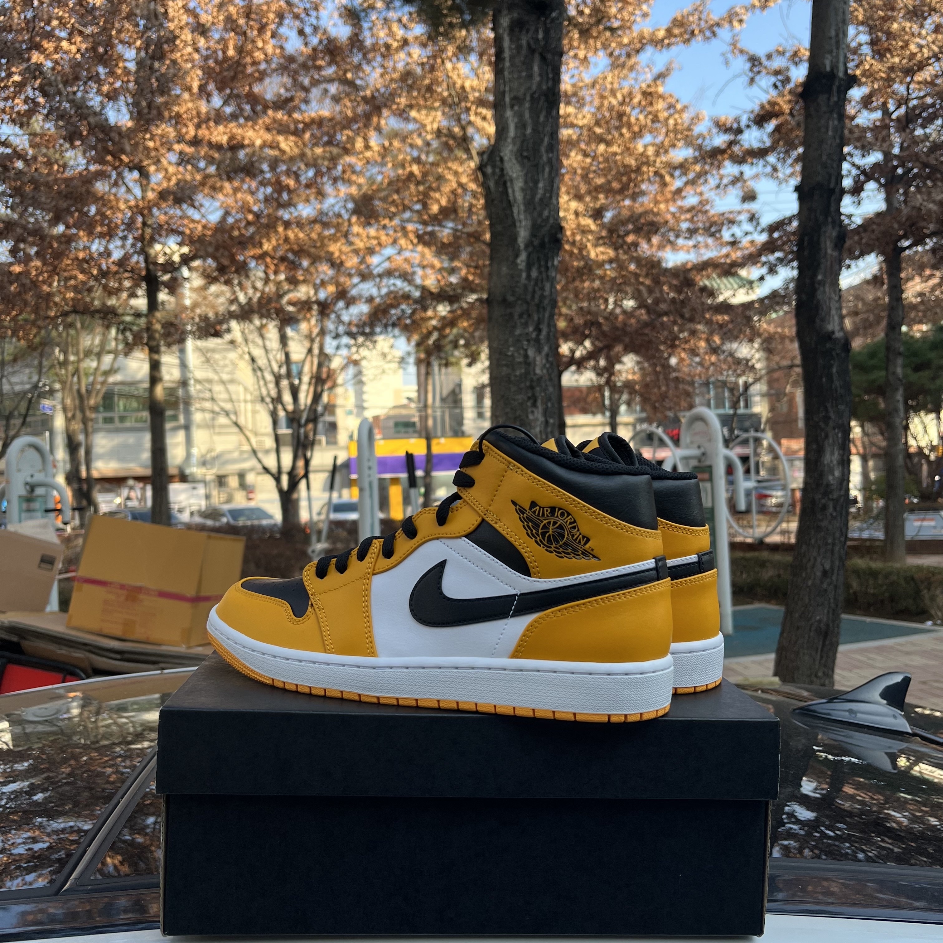 Jordan 1 Mid Taxi 착용 스타일