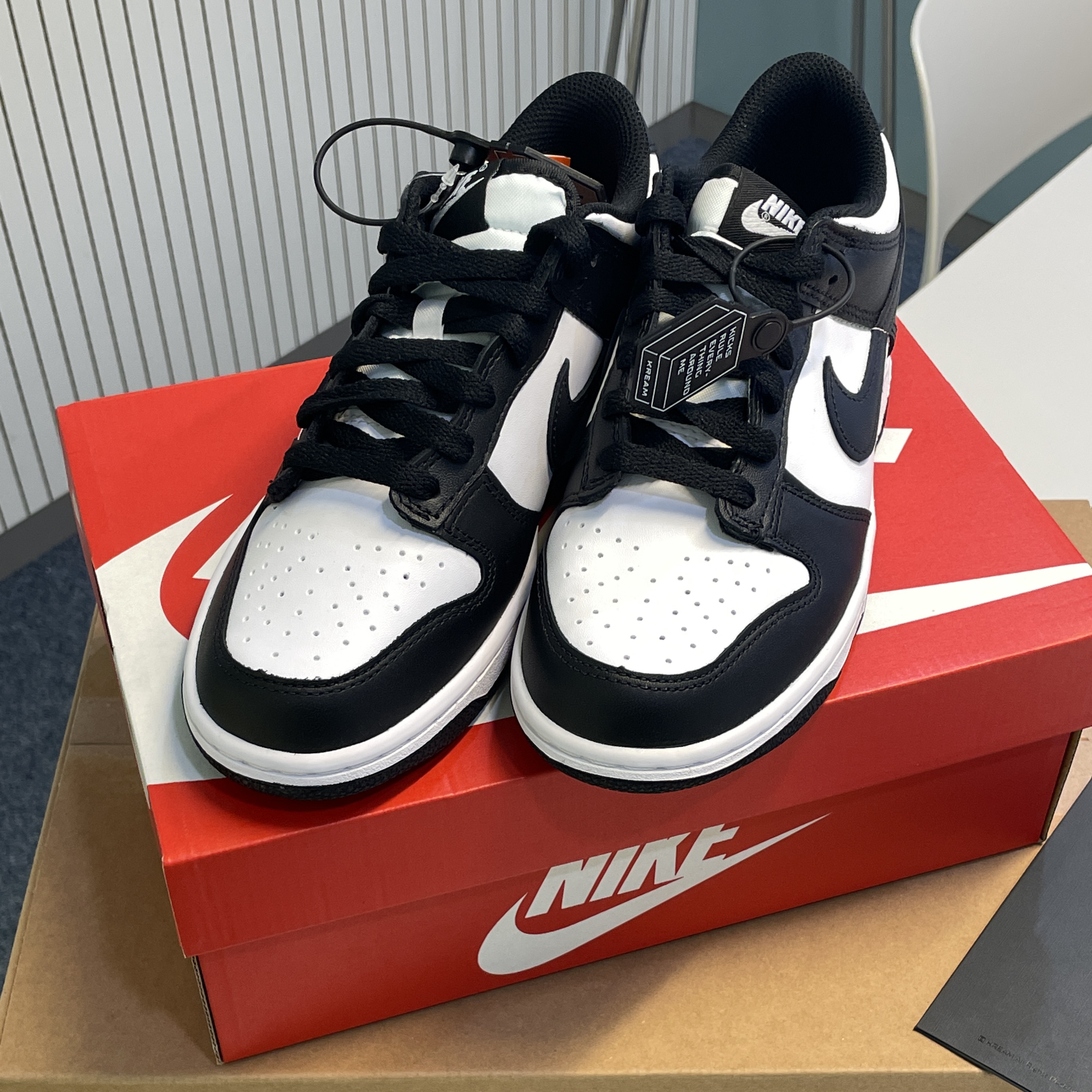 (GS) Nike Dunk Low Black 착용 스타일 - 1