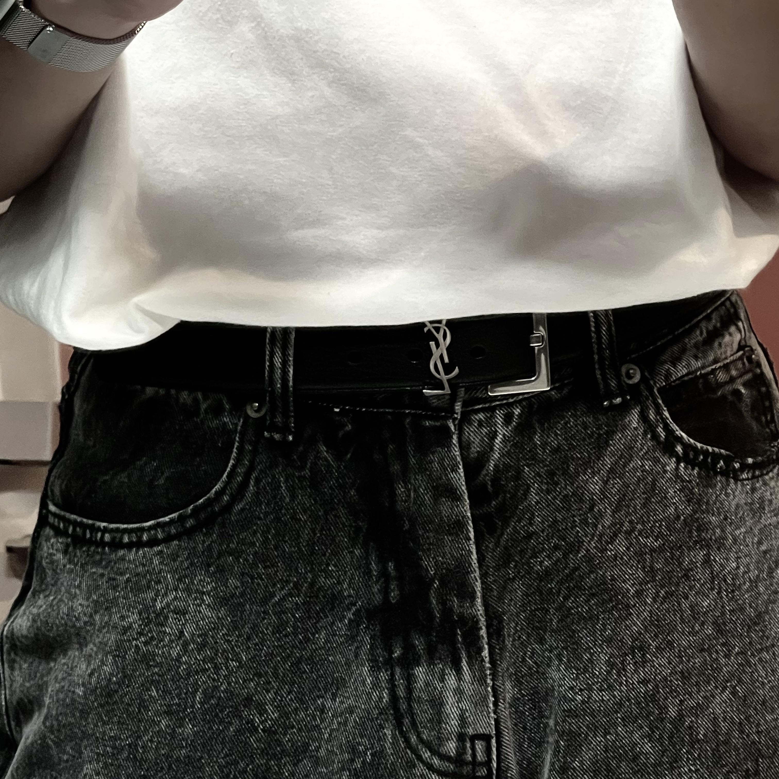 Saint Laurent Leather Silver Monogram Belt Black 착용 스타일
