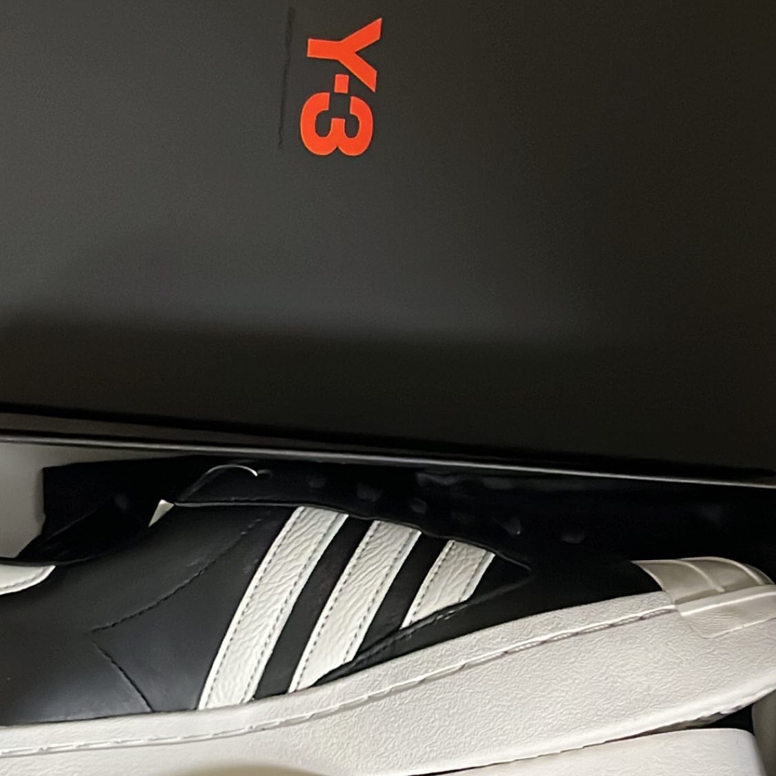 Y-3 Yohji Star Black White 착용 스타일