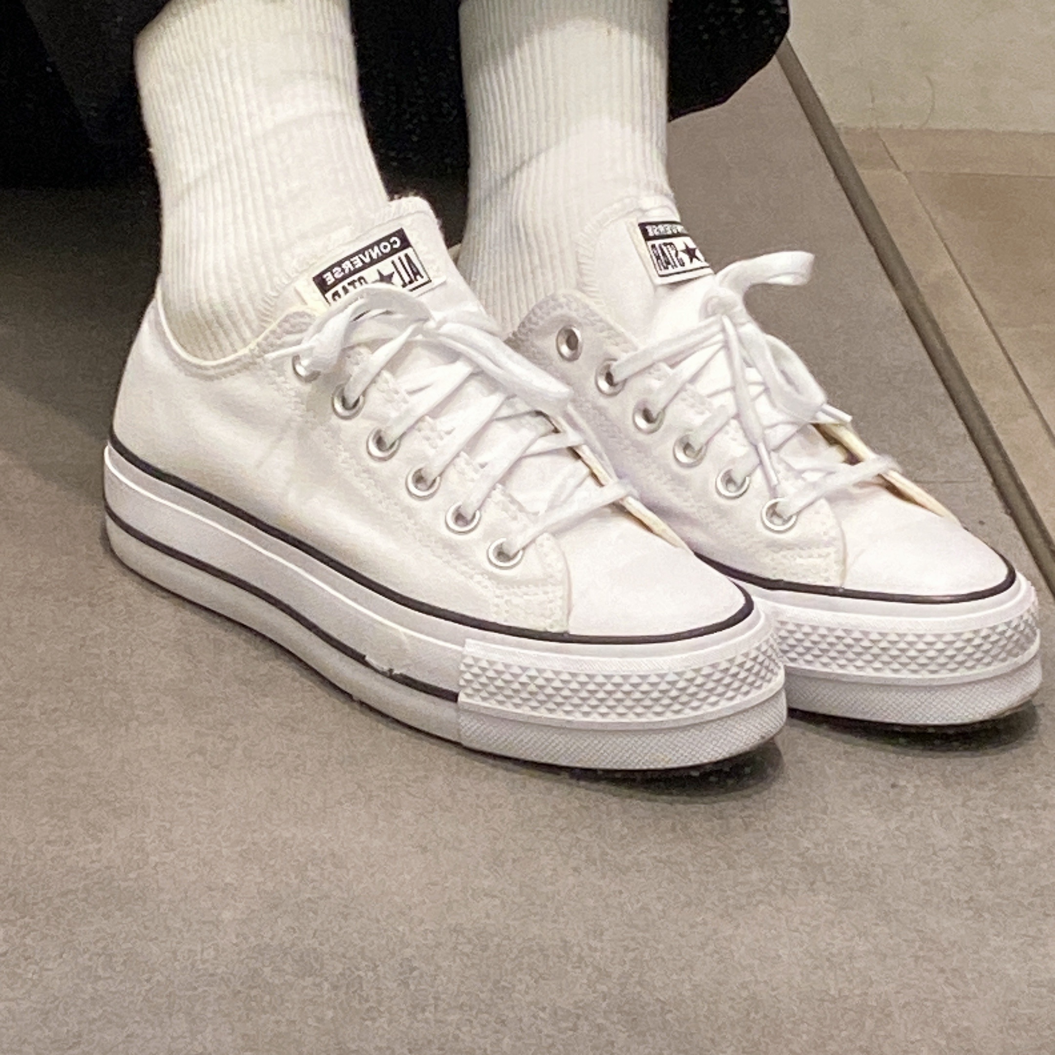(W) Converse Chuck Taylor All Star Lift Ox White Black 착용 스타일 - 3