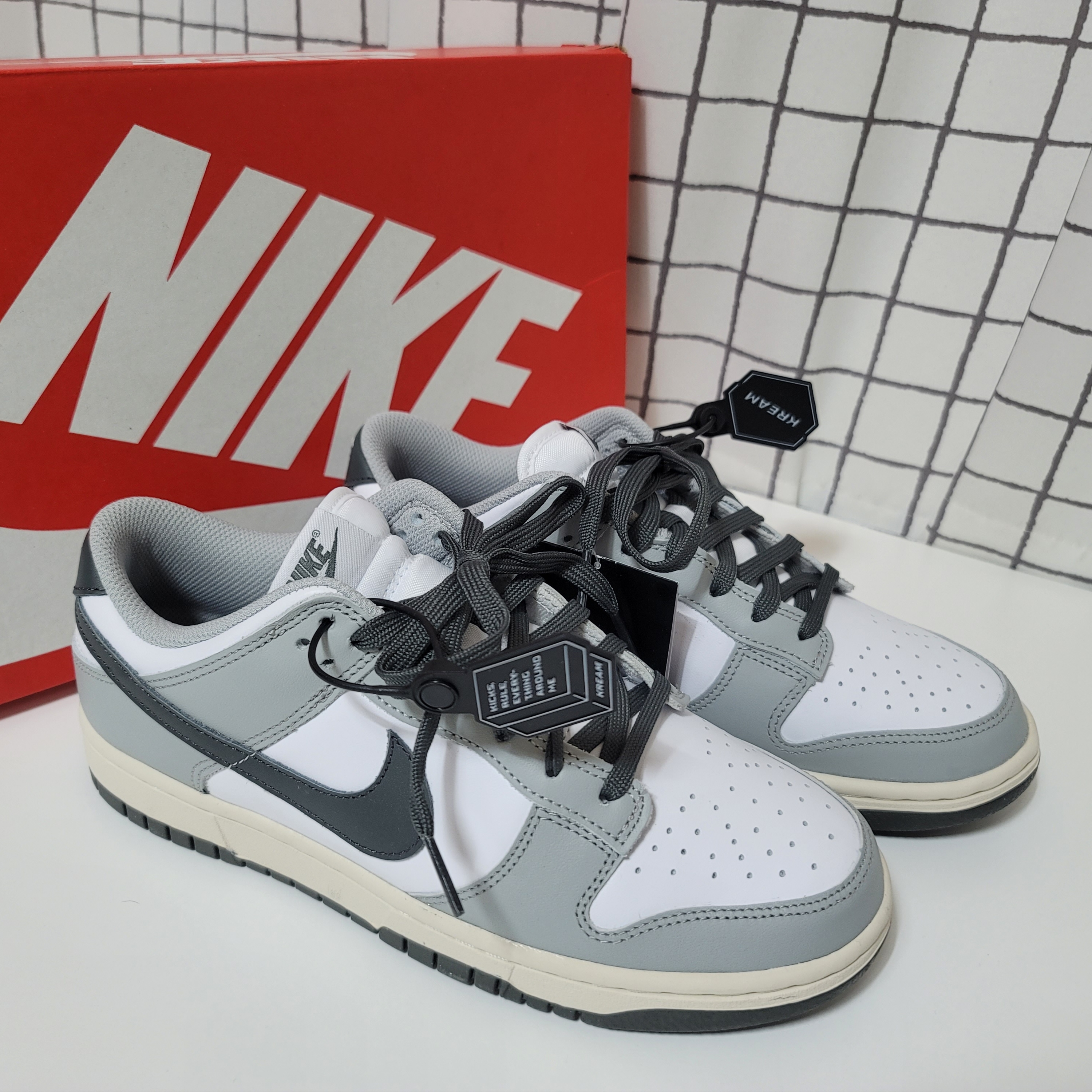 (W) Nike Dunk Low Light Smoke Grey 착용 스타일 - 1