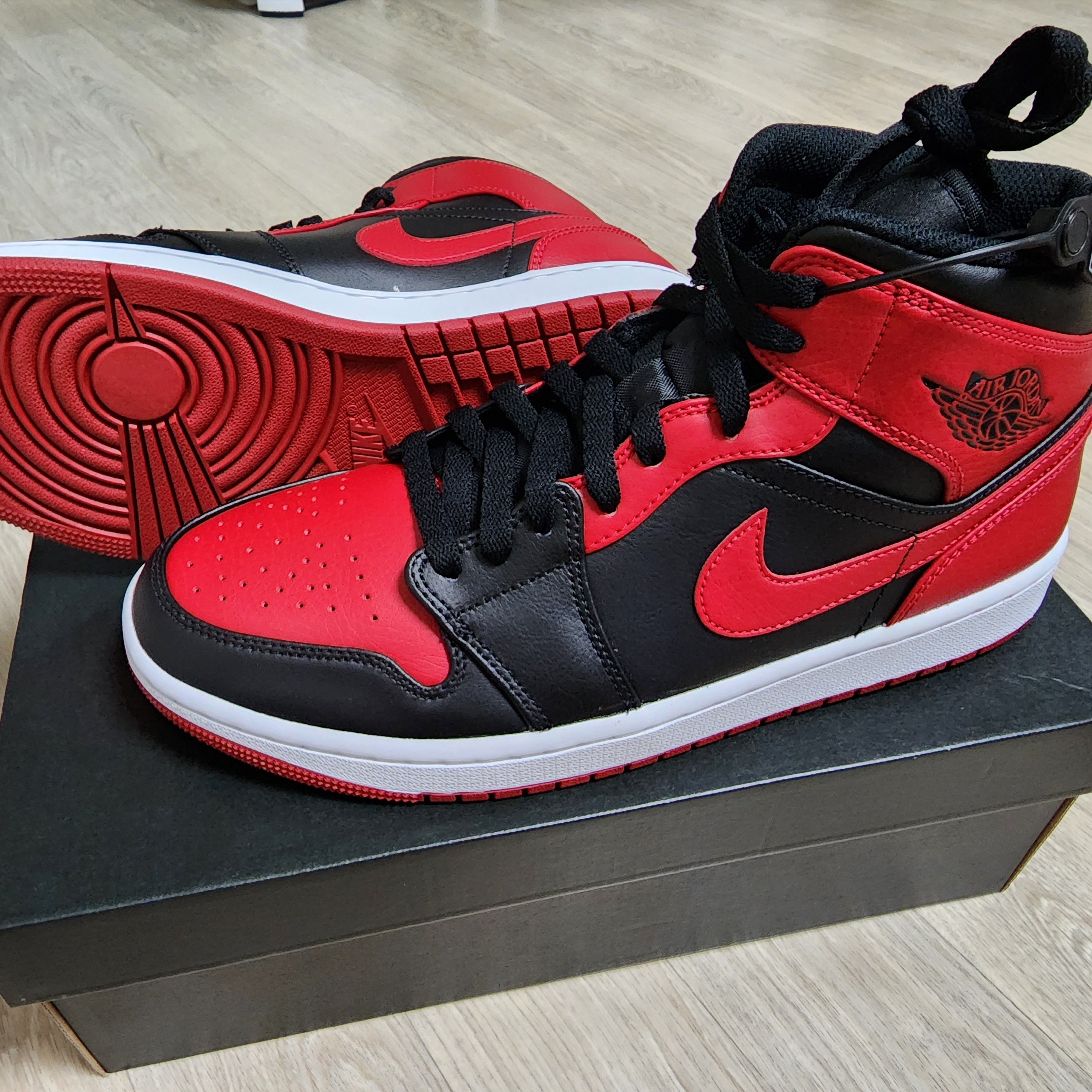 Jordan 1 Mid Bred Banned 2020 착용 스타일 - 3