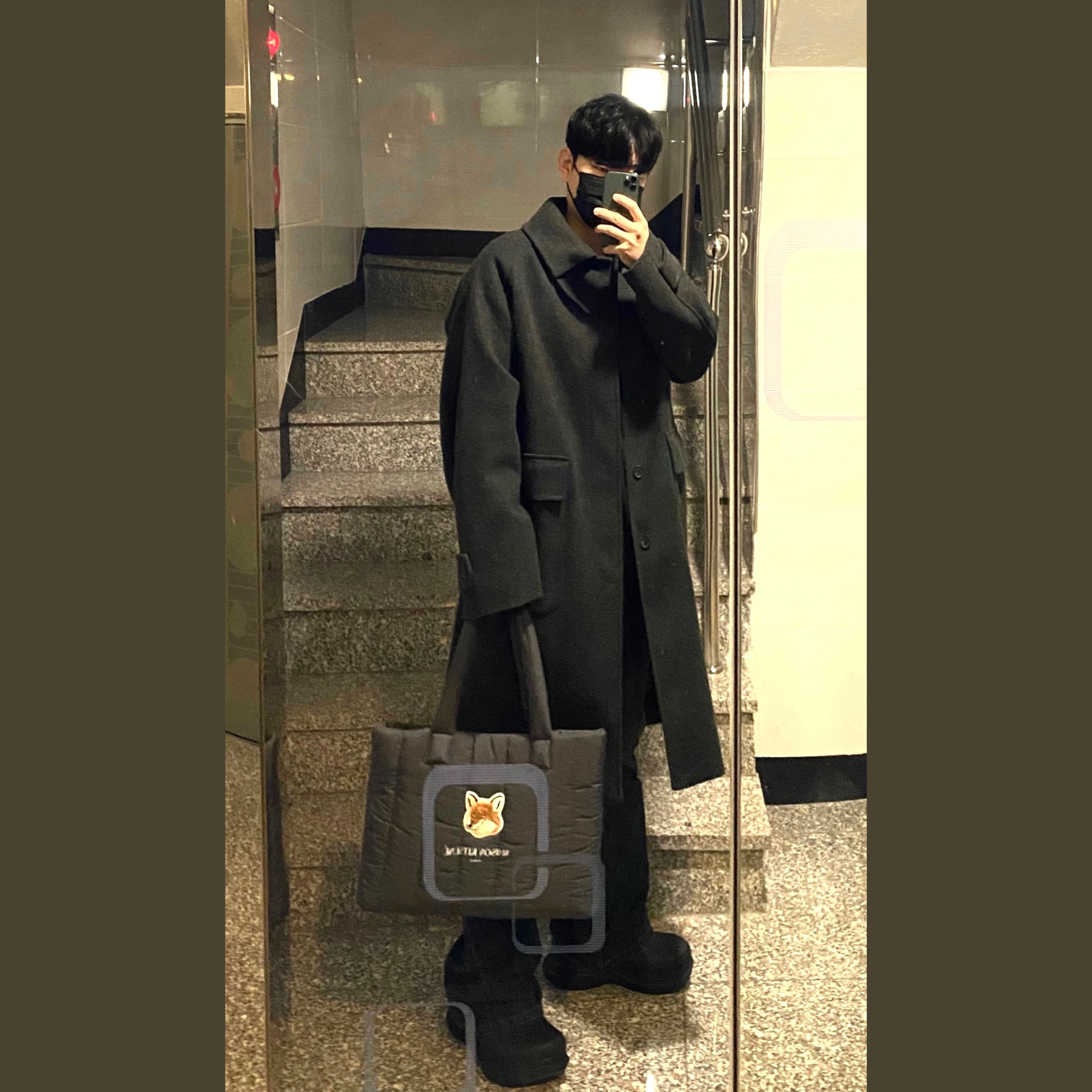 Maison Kitsune x Laneige Padded Bag Navy 착용 스타일