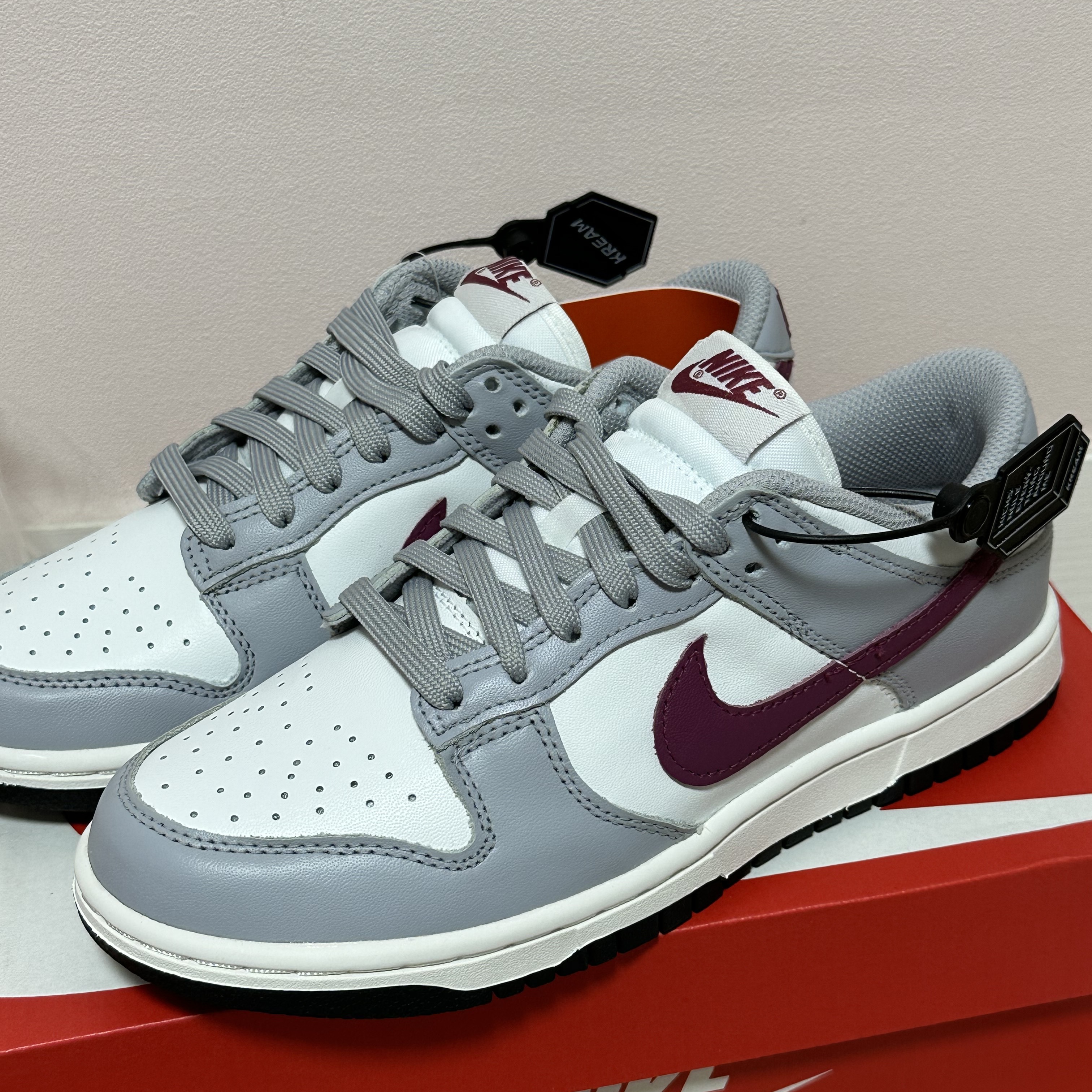 (W) Nike Dunk Low Wolf Grey Rosewood 착용 스타일