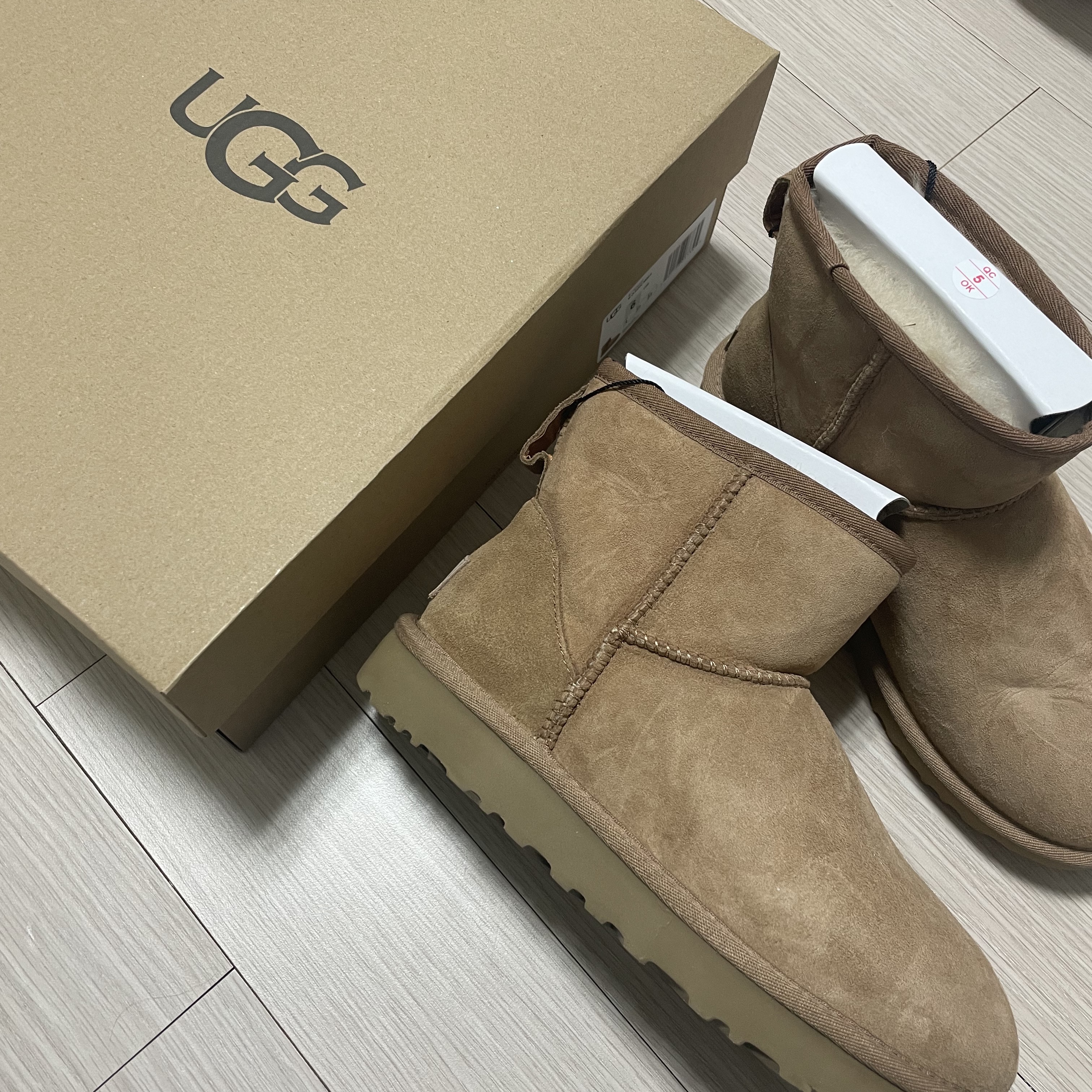 (W) UGG Classic Mini II Boots Chestnut 착용 스타일 - 2