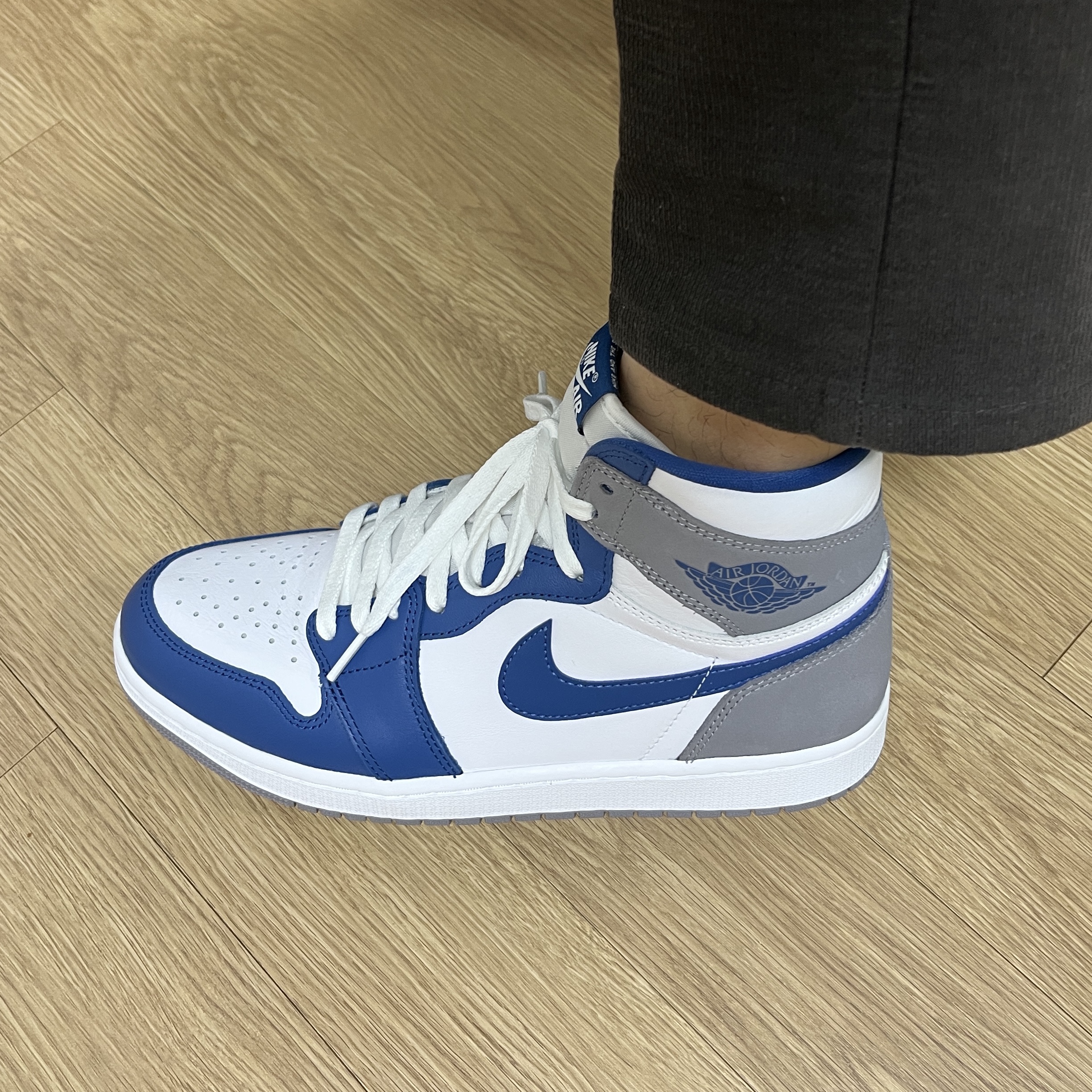 Jordan 1 Retro High OG True Blue 착용 스타일 - 5