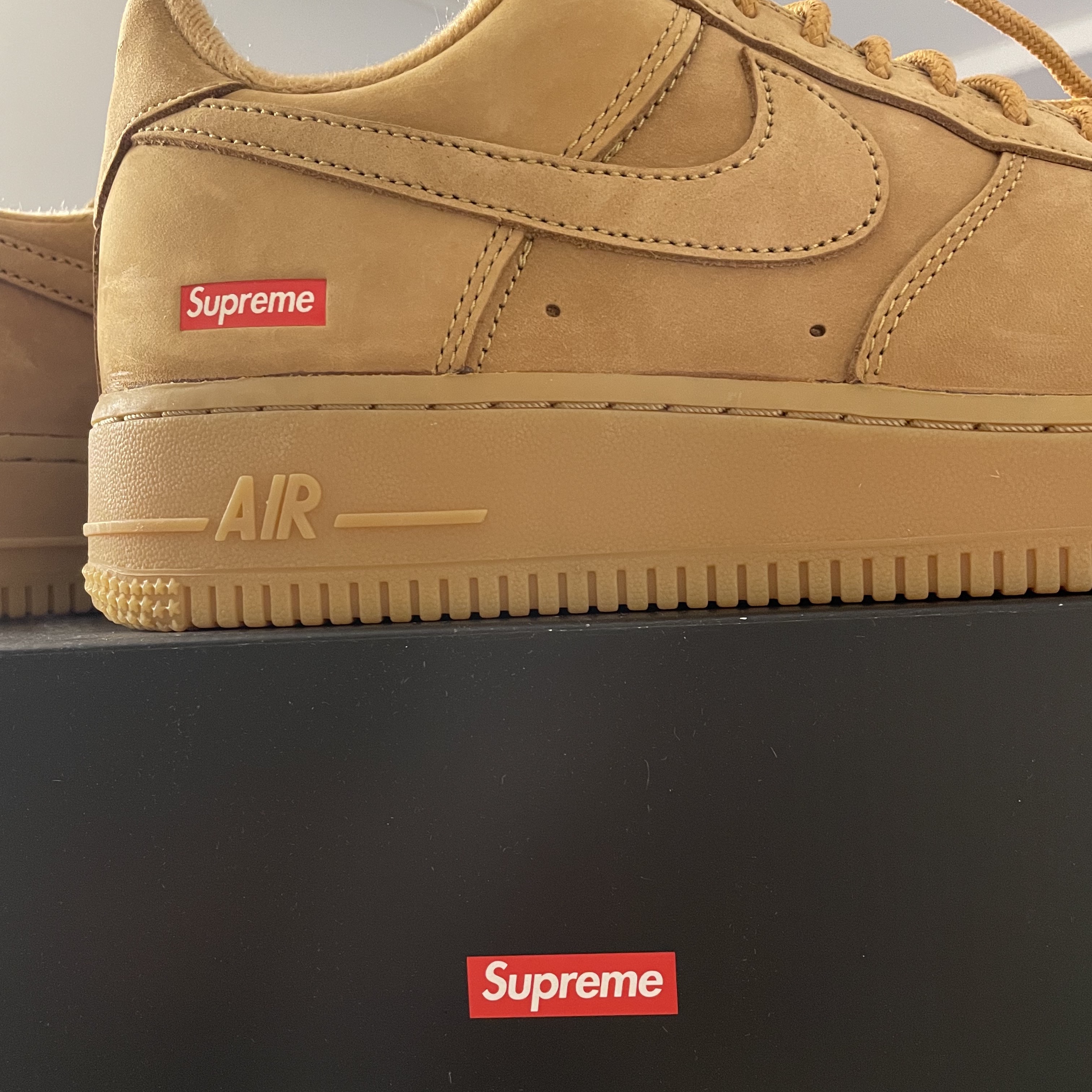 Nike x Supreme Air Force 1 Low Flax 착용 스타일 - 4