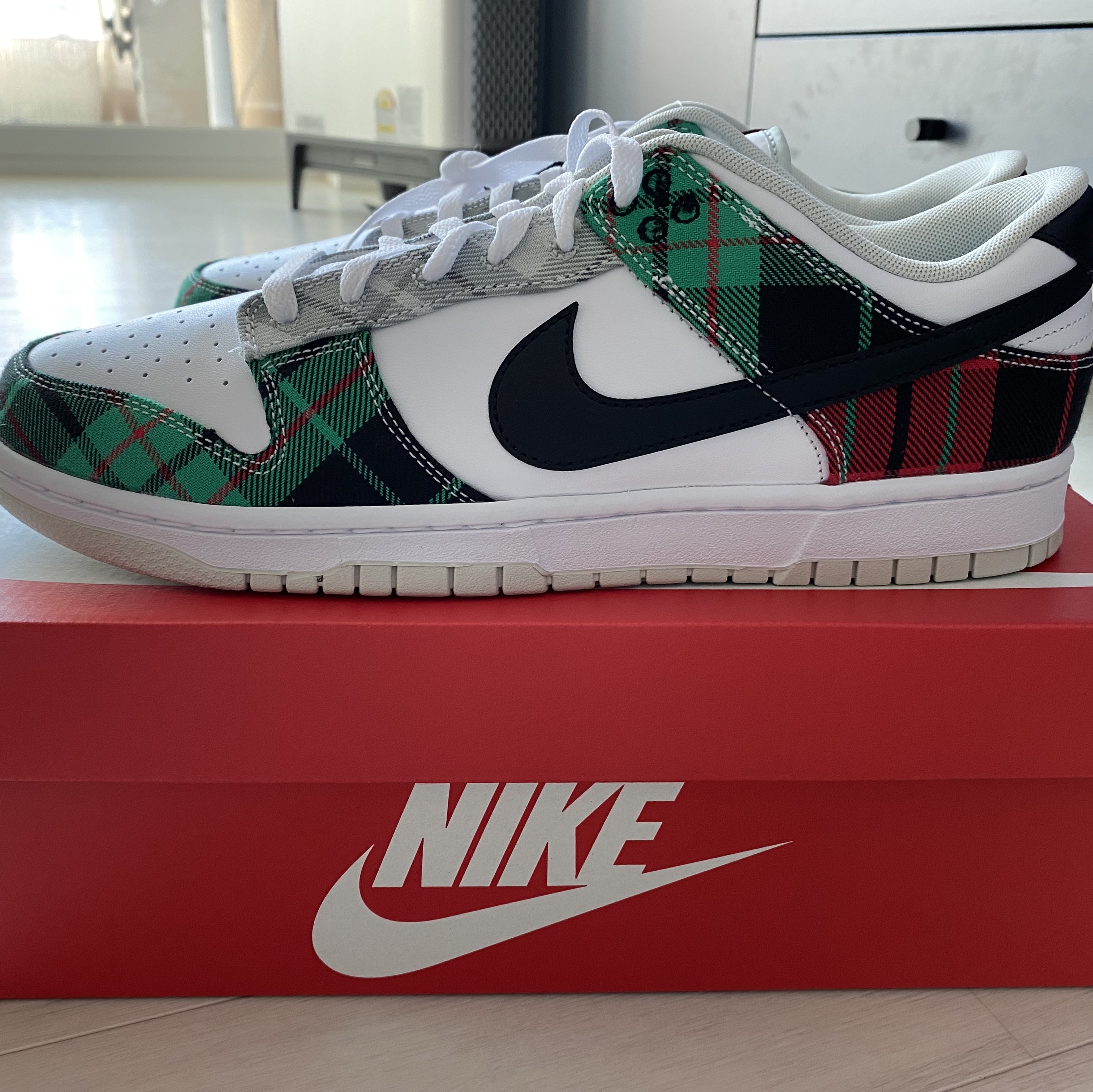 Nike Dunk Low Retro PRM White and Black 착용 스타일