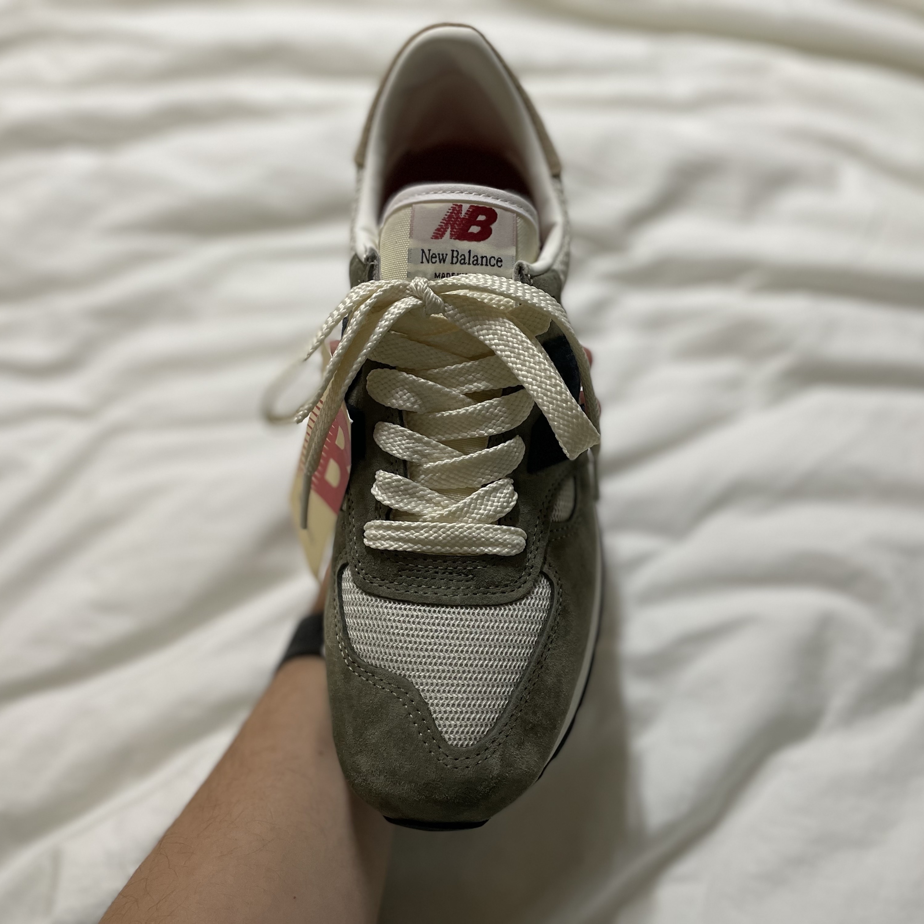 New Balance 990v1 Made in USA Olive 착용 스타일 - 4