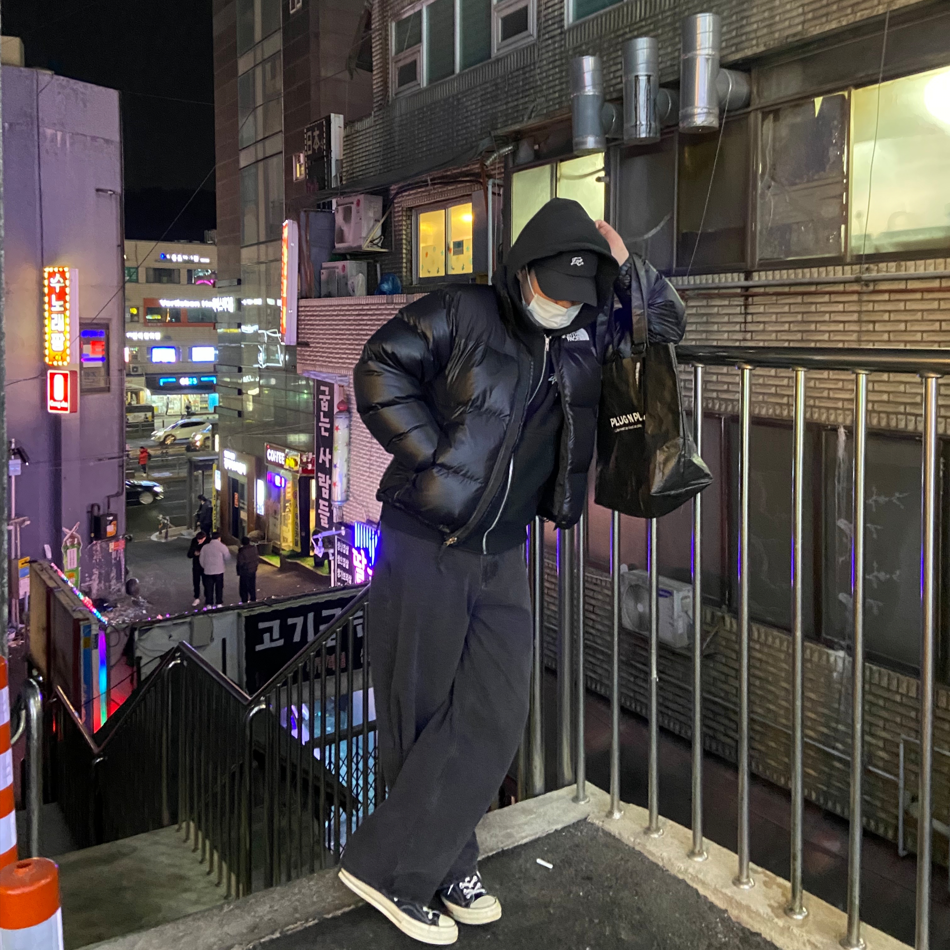 Stussy World Tour Zip Hoodie Black 2022 착용 스타일