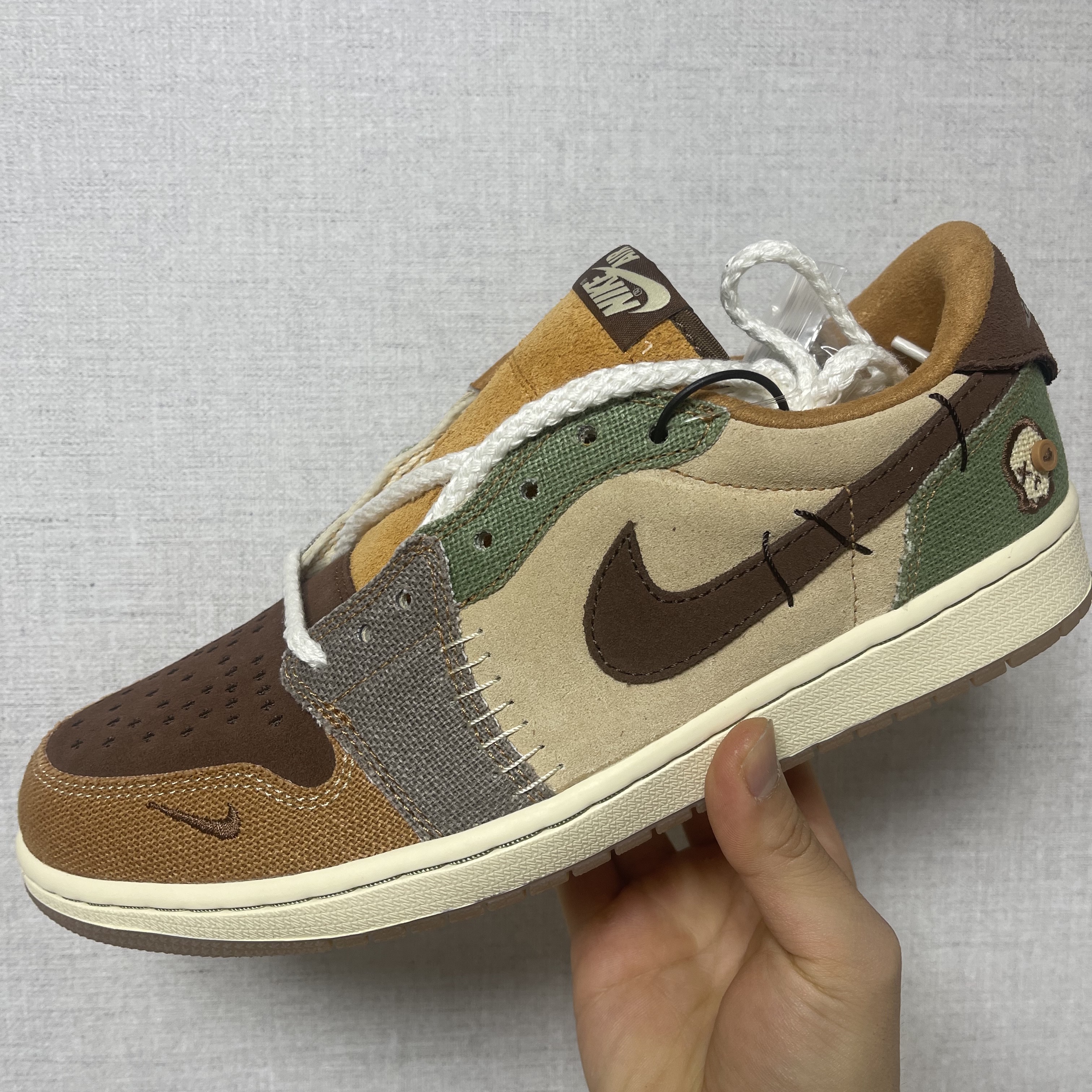 Jordan 1 x Zion Williamson Retro Low OG Flax and Oil Green 착용 스타일