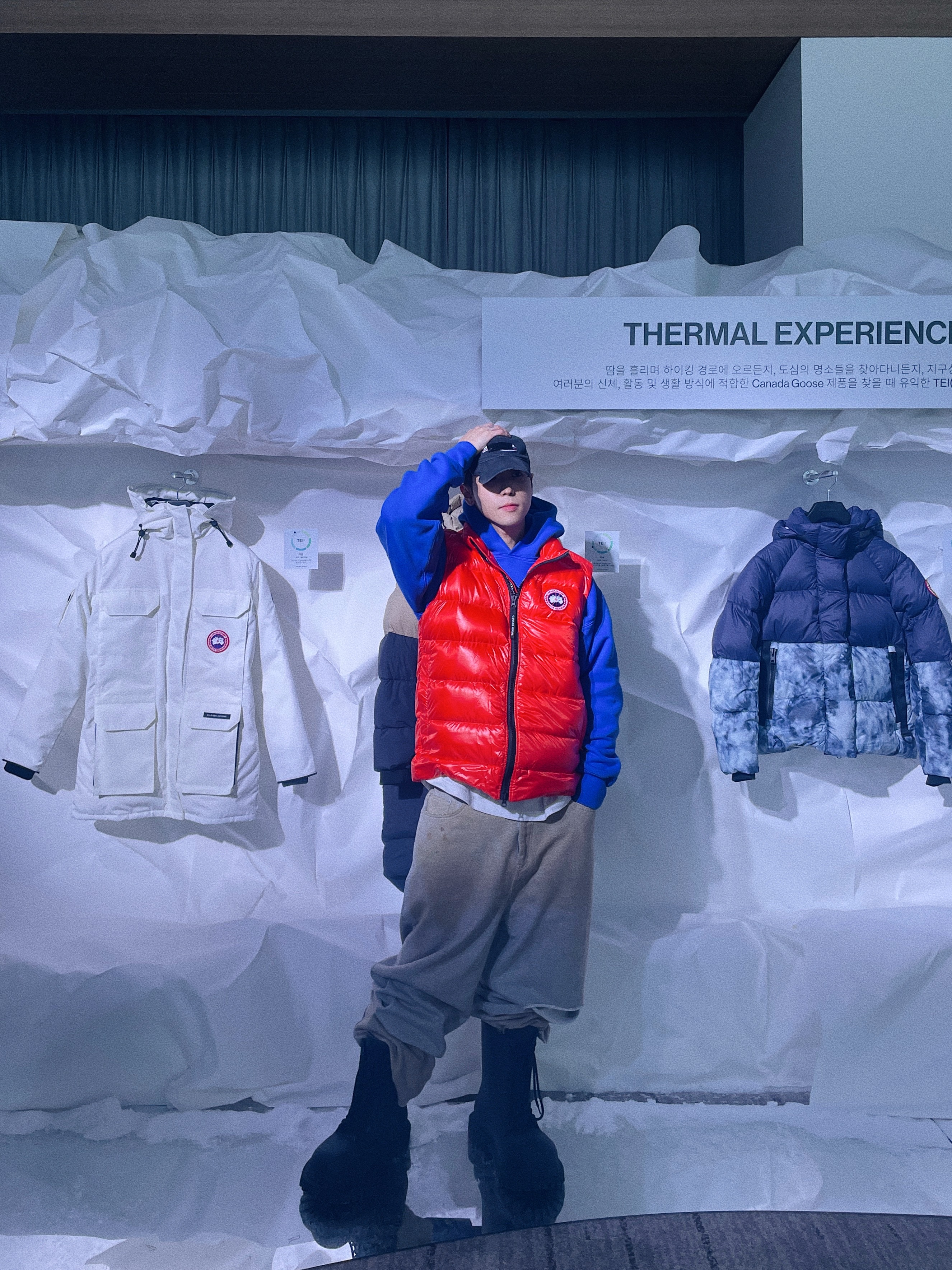 Balenciaga XL Army Boots Full Eva Black, Canada Goose Freestyle Crew Vest Atlantic Navy 착용 스타일 - 2