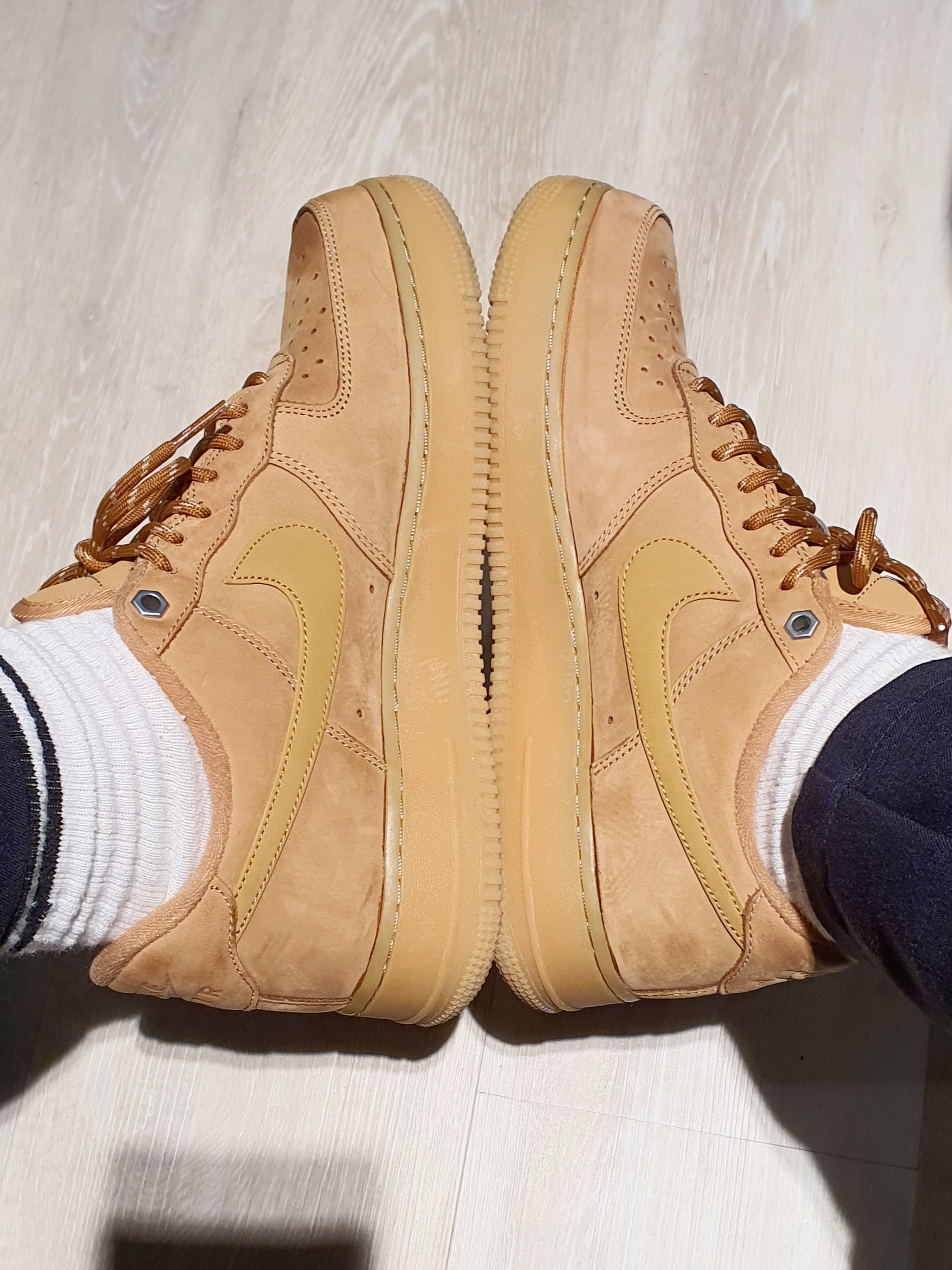 Nike Air Force 1 '07 WB Flax 착용 스타일 - 1