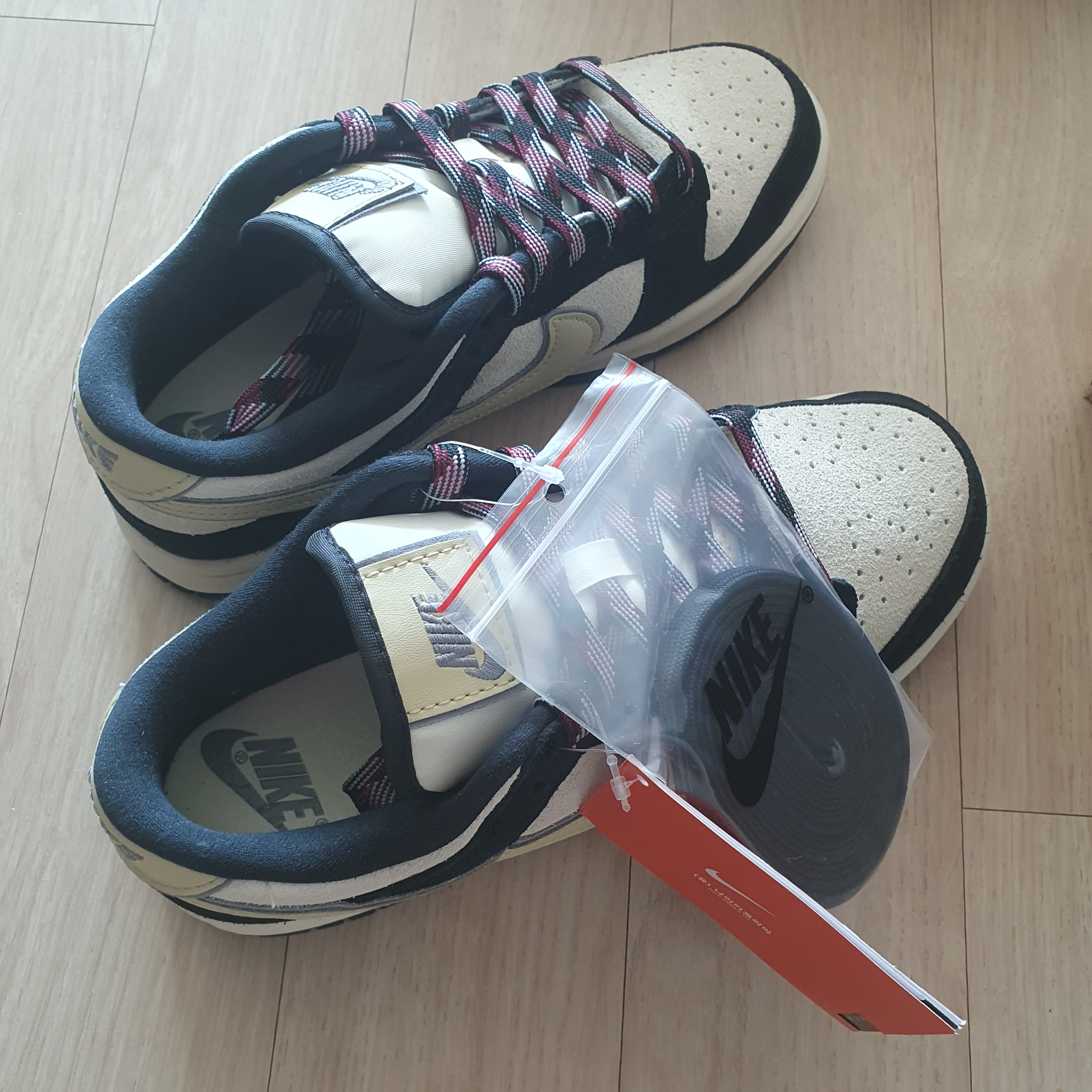 (W) Nike Dunk Low LX Black Suede 착용 스타일