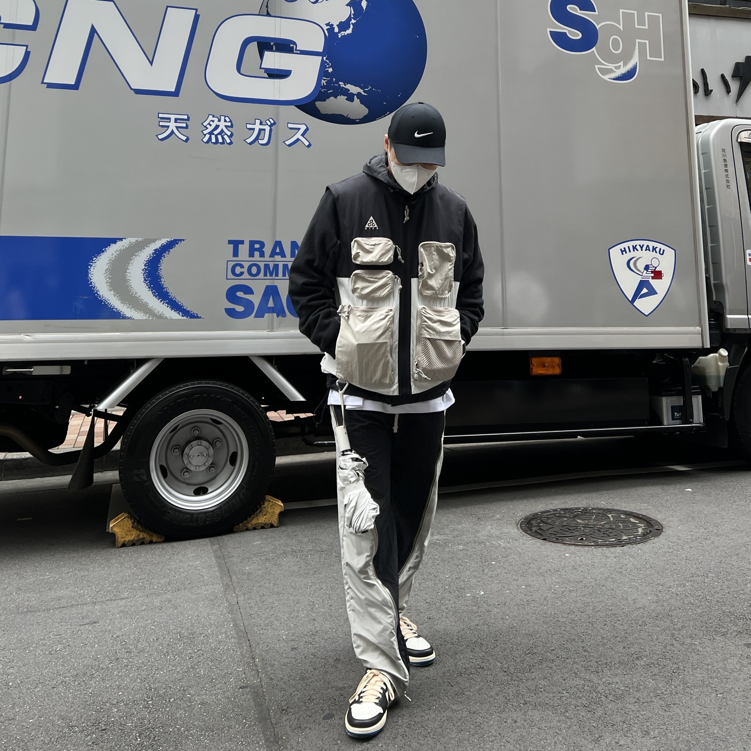 Jordan 1 x Travis Scott x Fragment Retro Low OG SP Military Blue, Nike ACG Utility Vest Black Summit White - Asia 착용 스타일 - 1