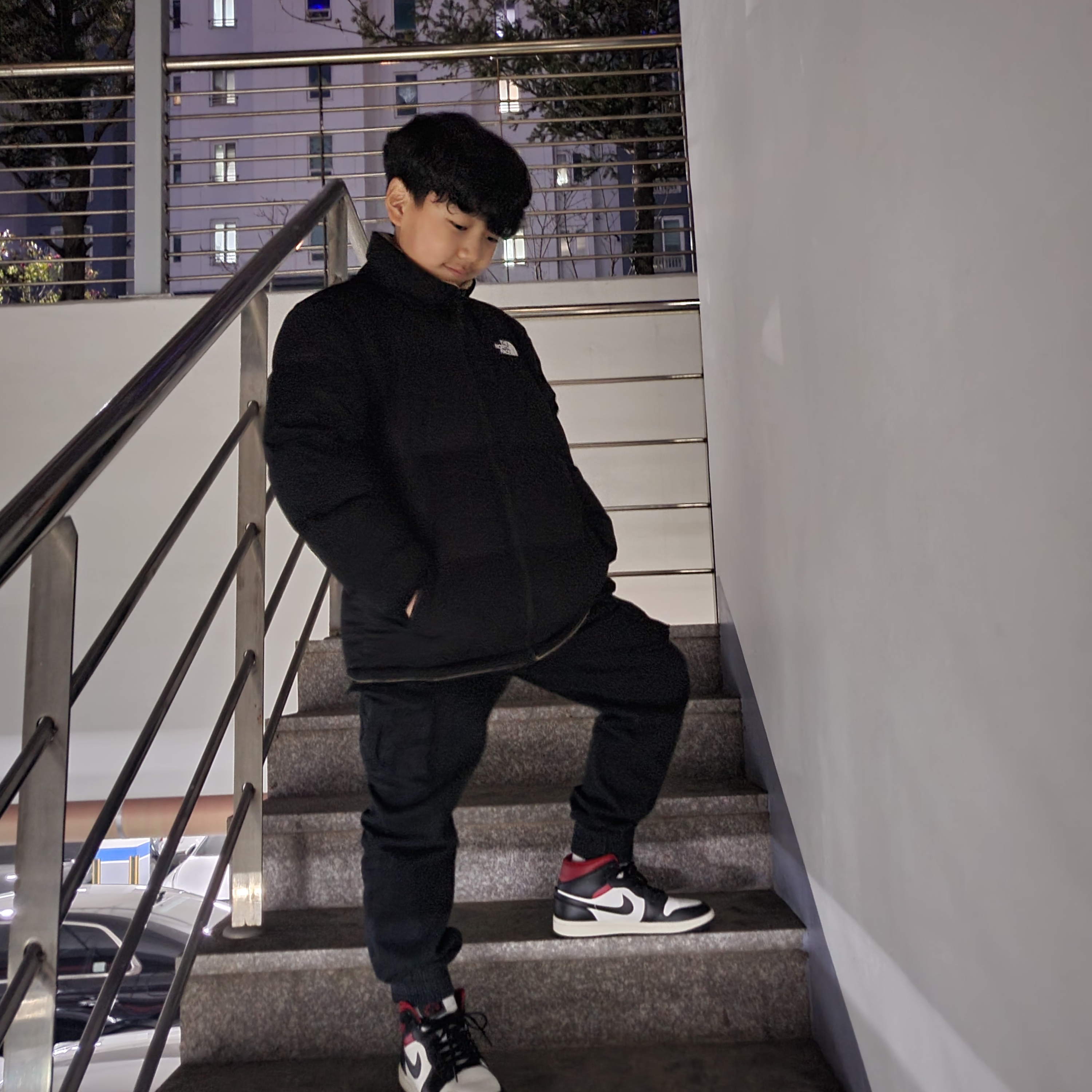 (W) Jordan 1 Mid Black Gym Red 착용 스타일 - 1