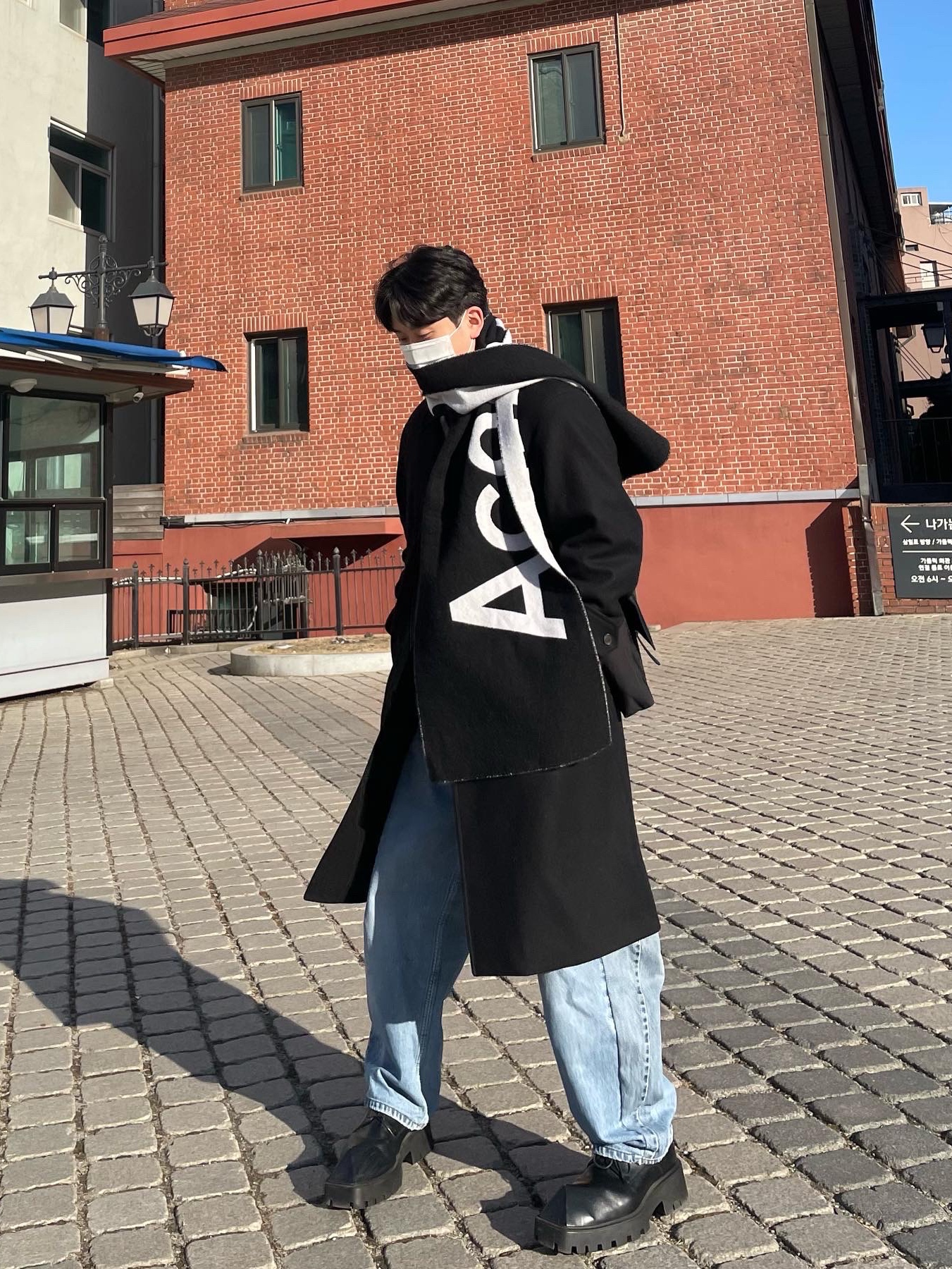 Acne Studios Logo Jacquard Muffler Black White, Balenciaga Rhino Derby Shoes Black 착용 스타일 - 3