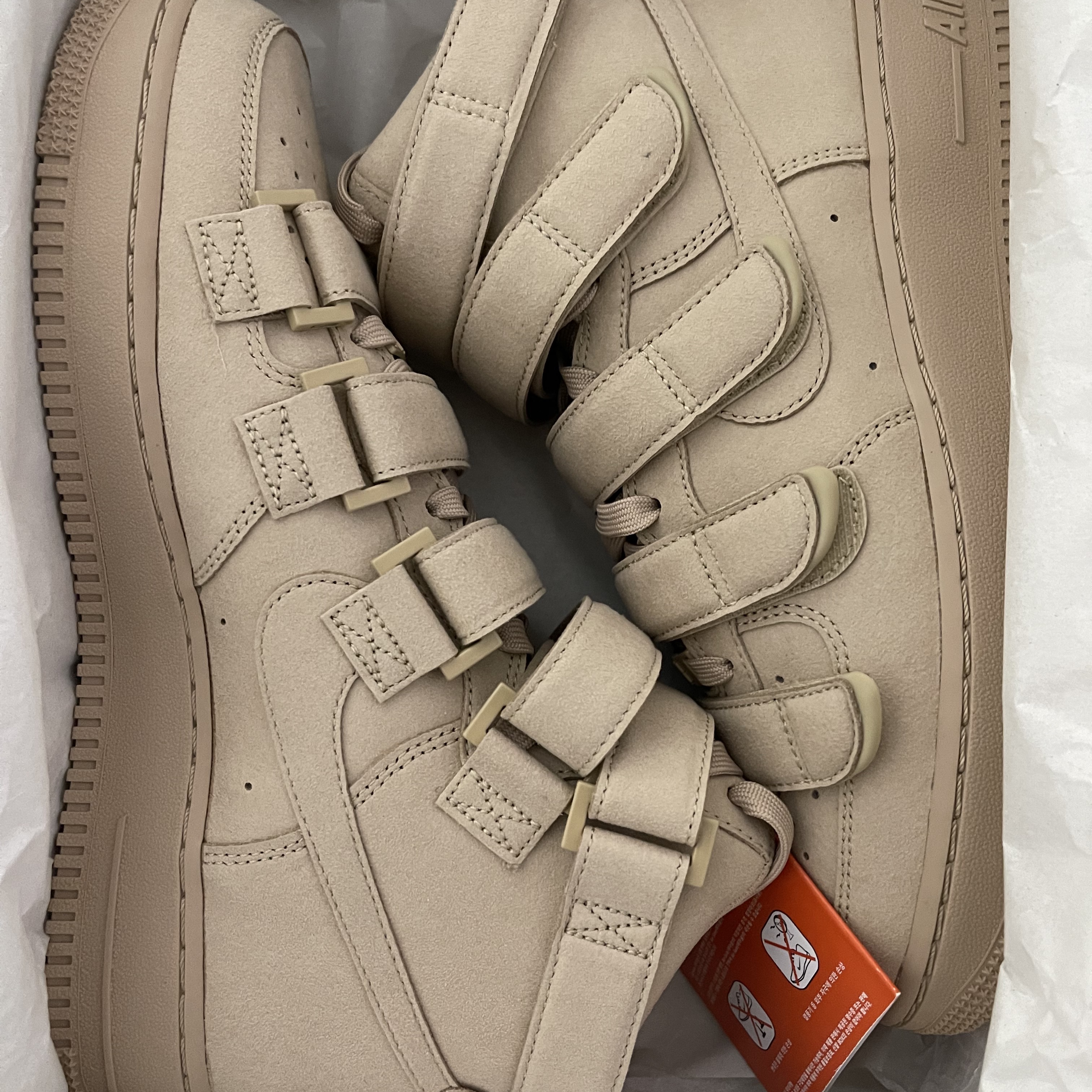 Nike x Billie Eilish Air Force 1 High '07 SP Mushroom 착용 스타일