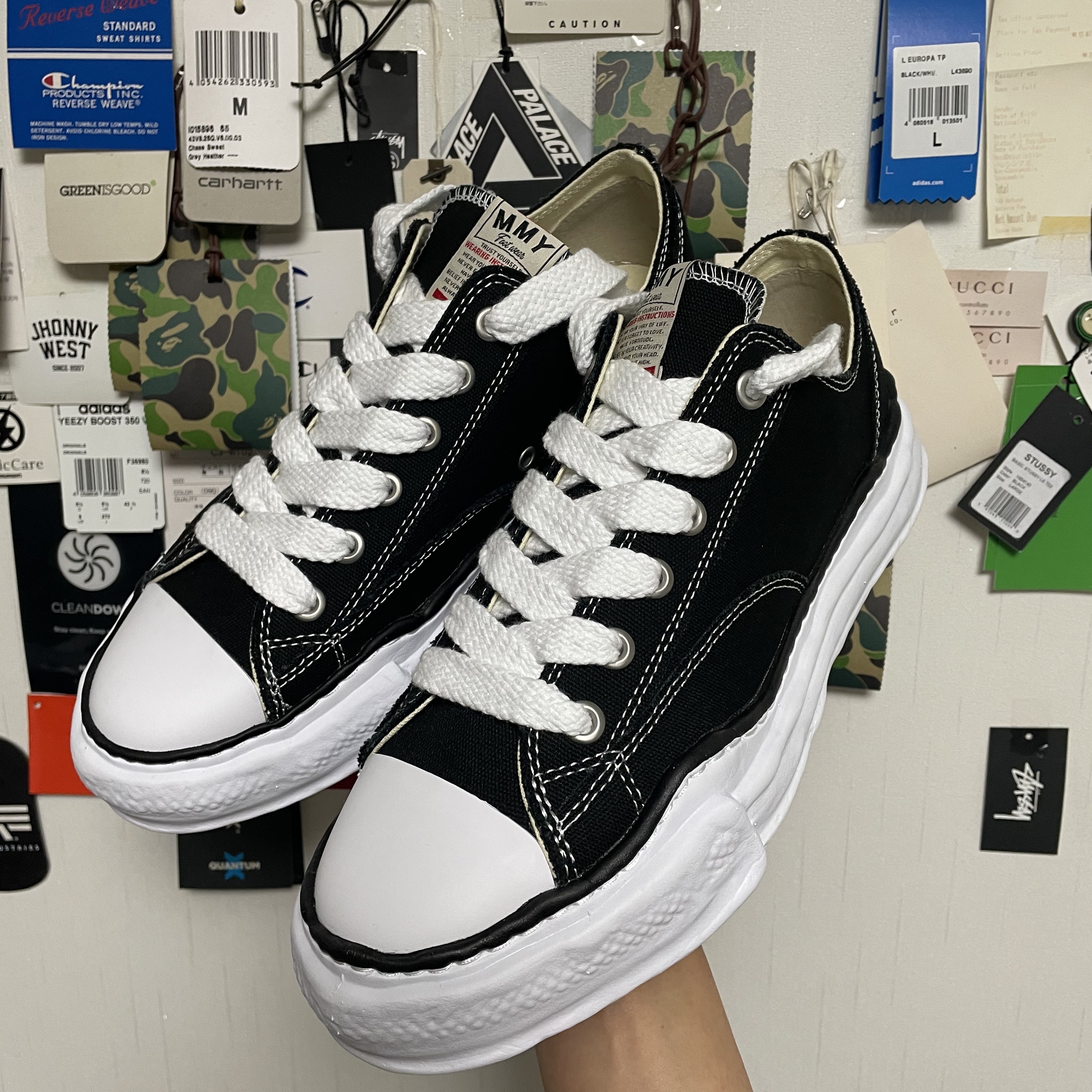 Maison Mihara Yasuhiro Peterson OG Sole Canvas Low Sneakers Black 착용 스타일