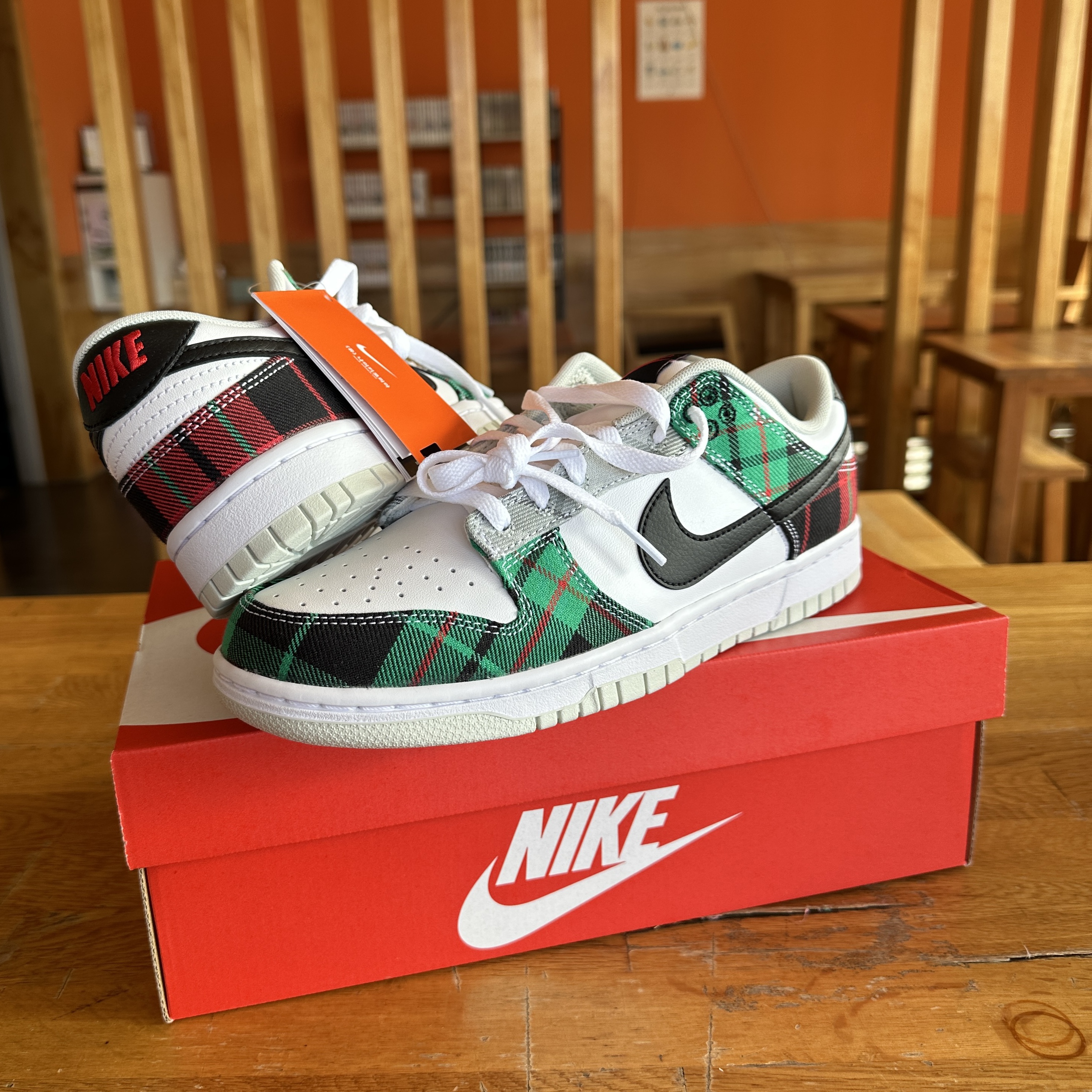 Nike Dunk Low Retro PRM White and Black 착용 스타일