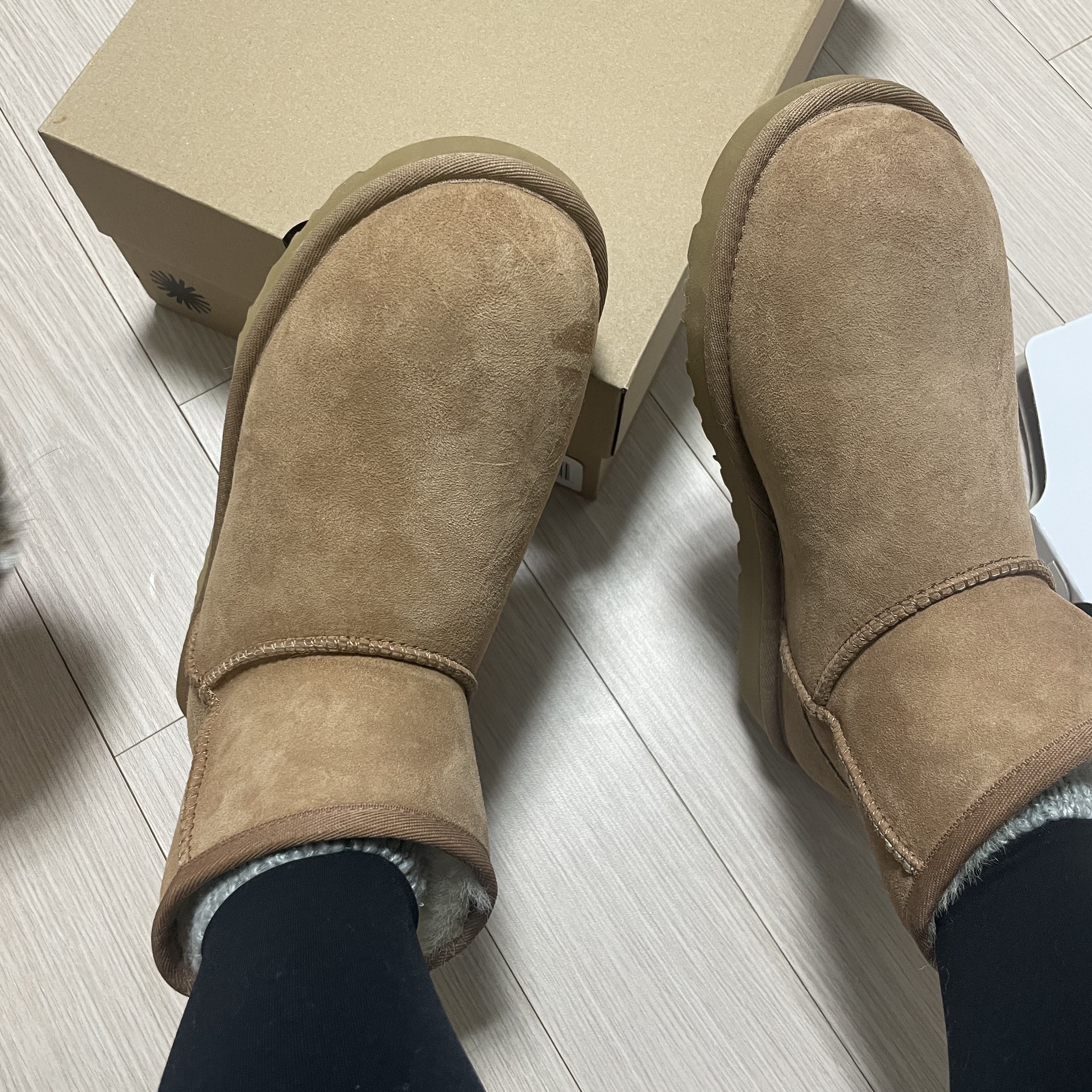 (W) UGG Classic Mini II Boots Chestnut 착용 스타일 - 1